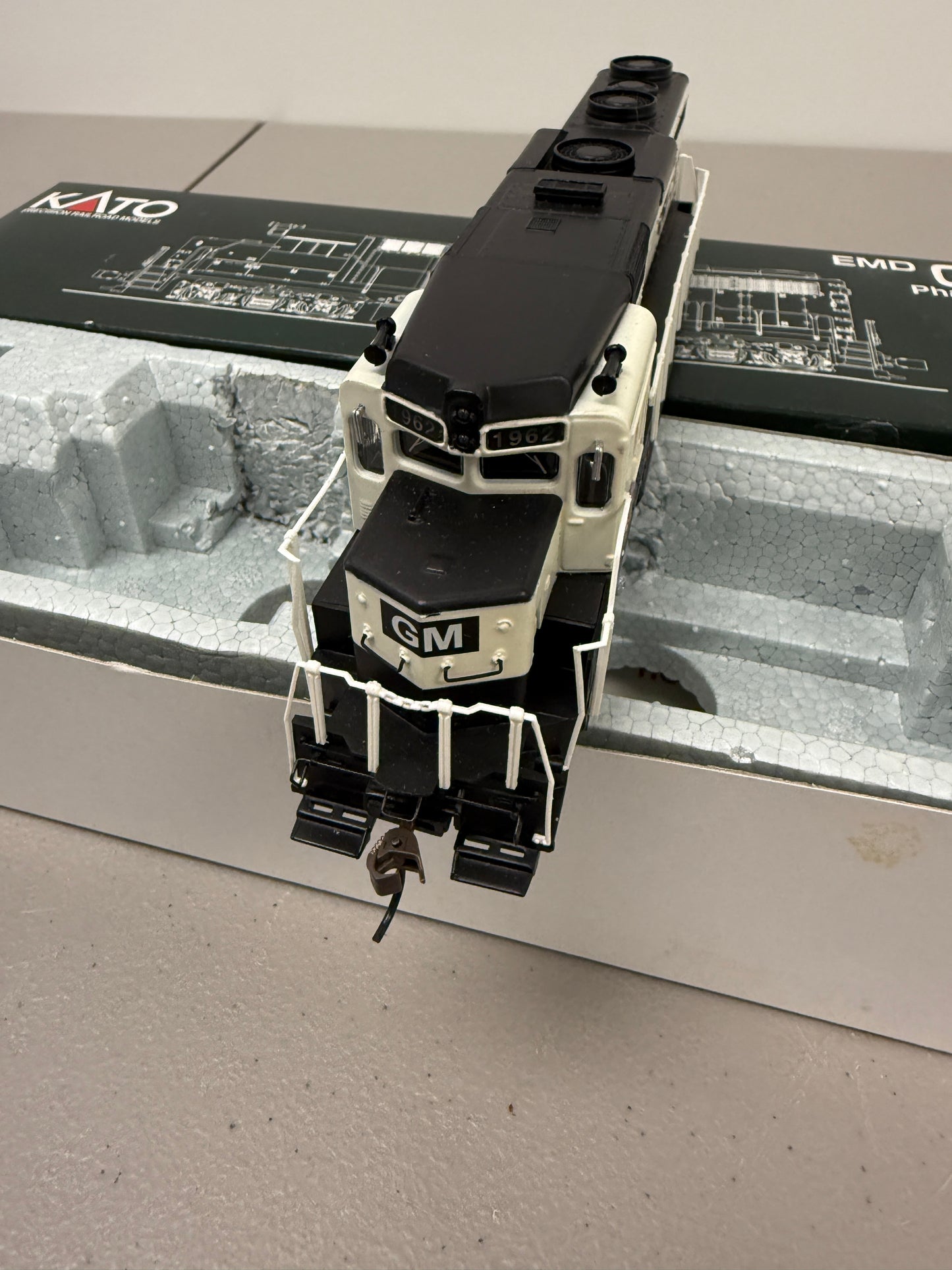 Kato EMD GP30 EMD GM 1965 Demo Custom By Southern Tier Modelworks