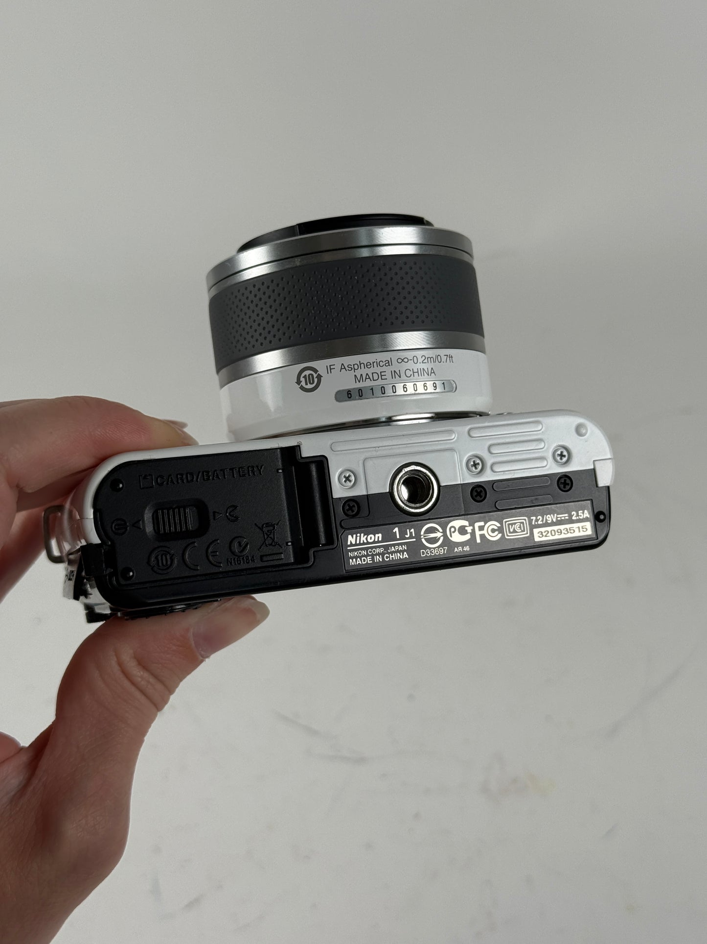 Nikon 1 J1 10.1MP Mirrorless SLR Camera w/ 10-30mm Lens white