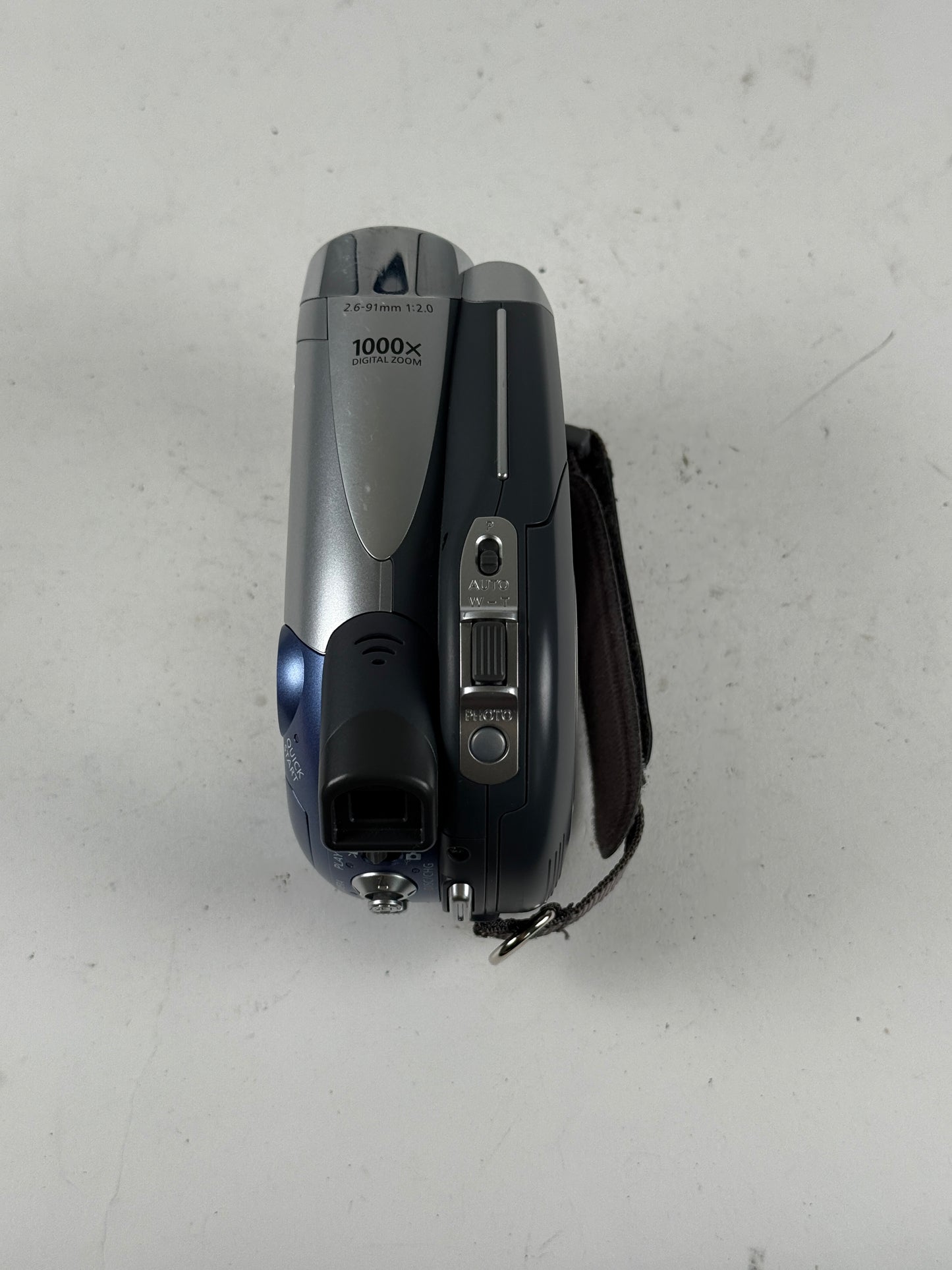 Canon DC210 DVD Video Camcorder 35x Optical Zoom