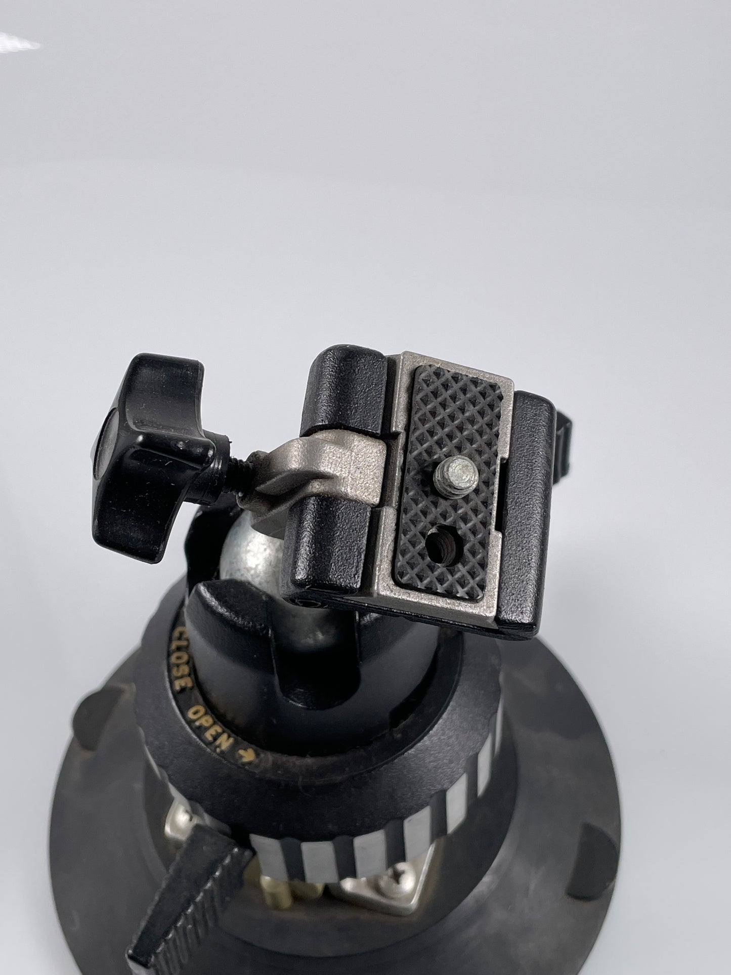 Manfrotto Bogen Pump Suction Cup with tripod head