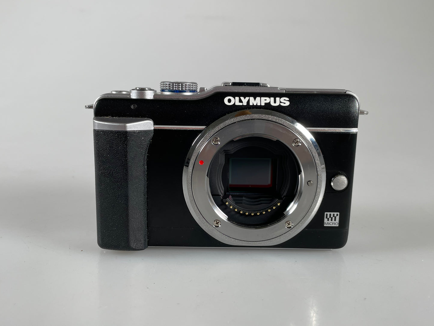 Olympus E-PL1  12.3MP mirrorless digital camera body Black