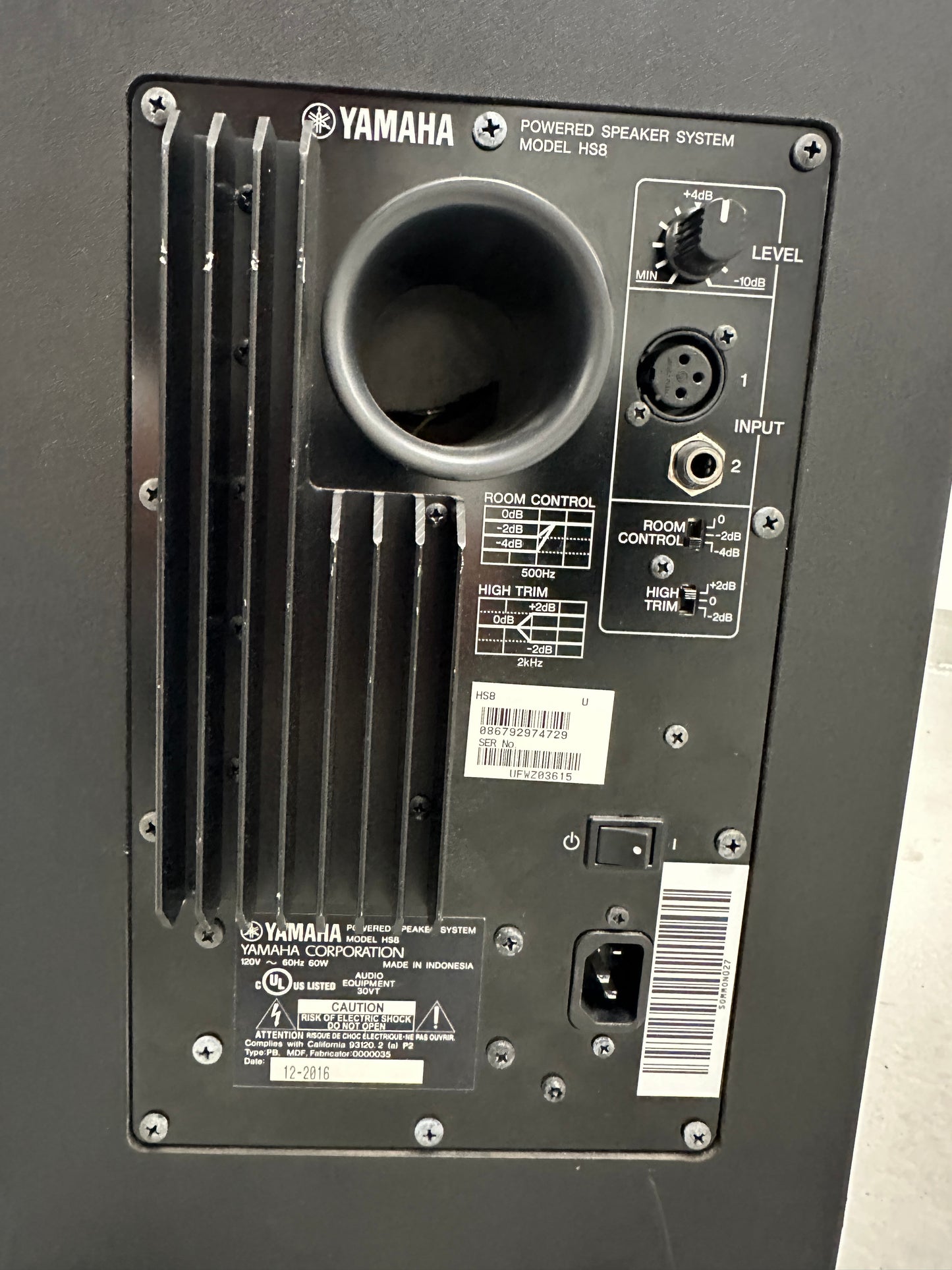 Yamaha HS-8 Powered Studio Monitor 8'' 120W HS-8 (Black)