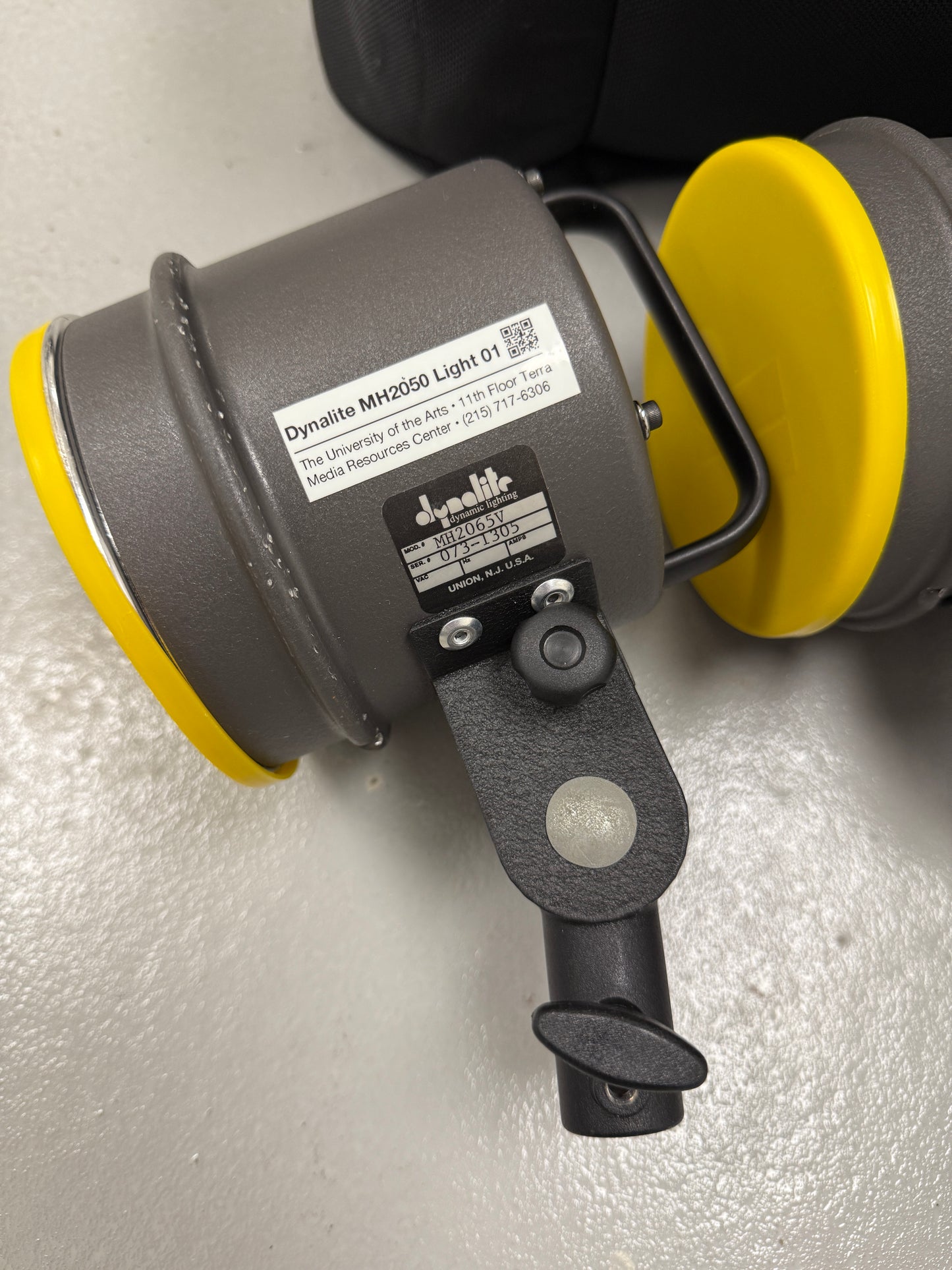 Dynalite light kit with MP800 power pack and MH2065 head