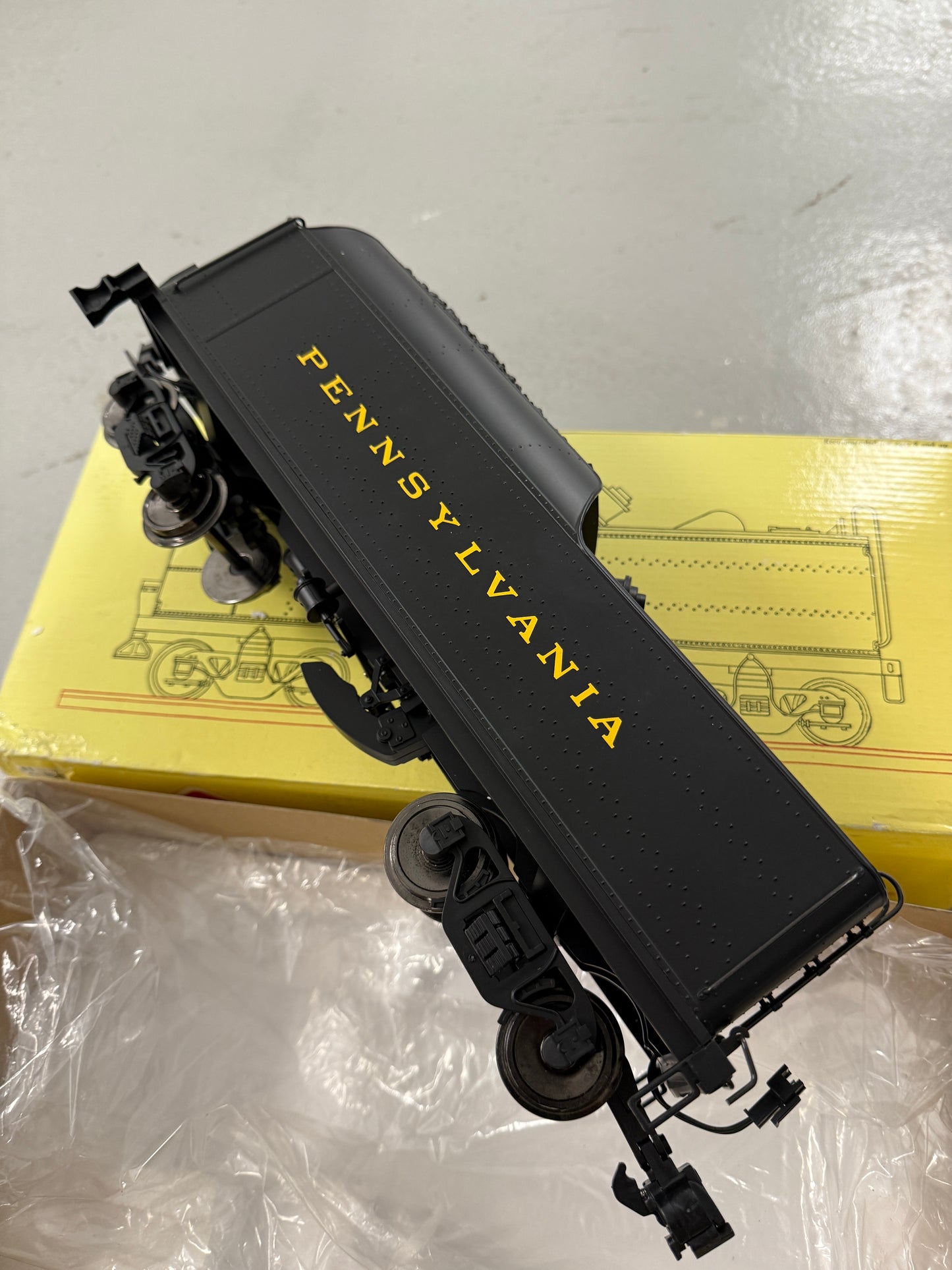 Aristo Craft Trains Pennsylvania Steam Locomotive G Scale with Tender smoke and sound