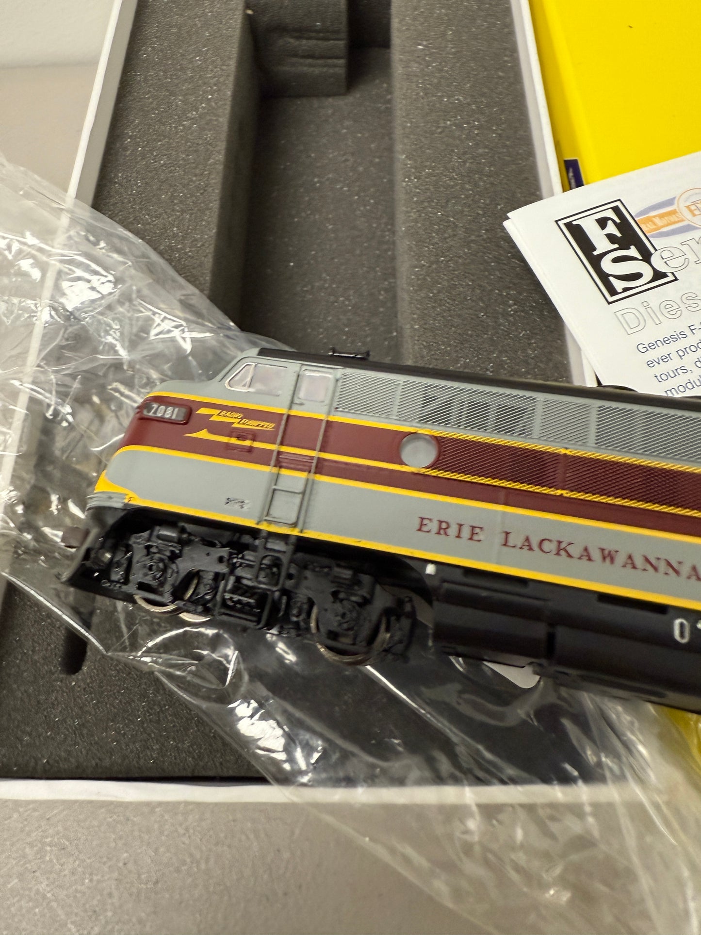 HO Scale Athearn Genesis Erie Lackawanna EL #7081 F-3A Phase 2 locomotive