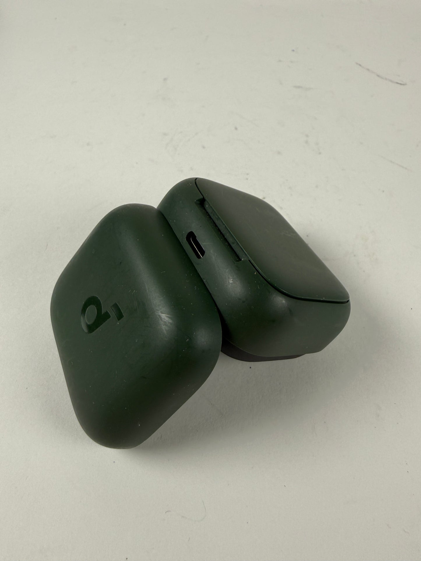 Soundcore P30i Wireless Earbuds 2-In-1/Case Phone Stand Smart Noise Cancelling green