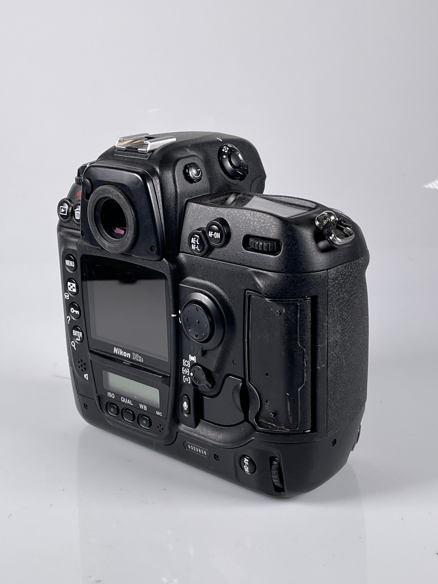 Nikon D2X 12.4MP Digital SLR Camera Body
