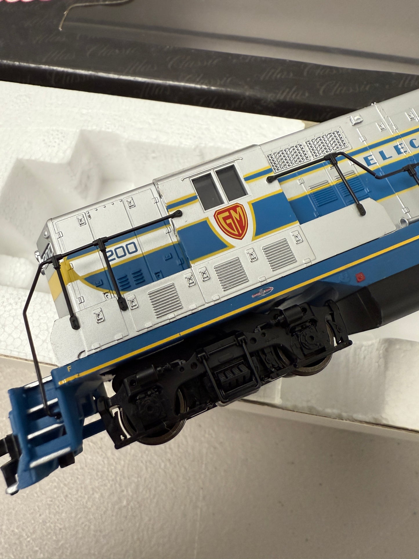 HO Scale Atlas Classic 8409 EMD Demonstrator GP7 Diesel #200 - DCC Ready