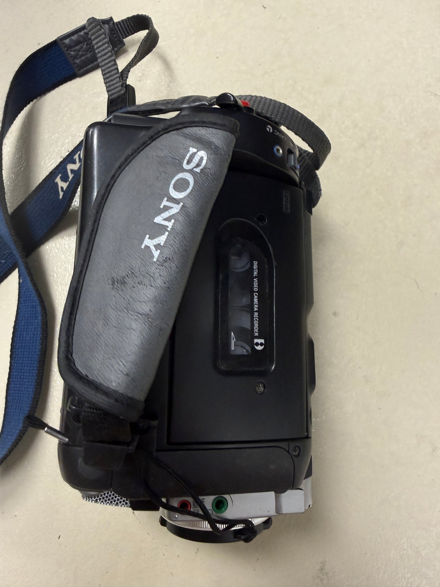 SONY DCR-TRV310 Digital8 Hi8 Video8 Handycam Camcorder