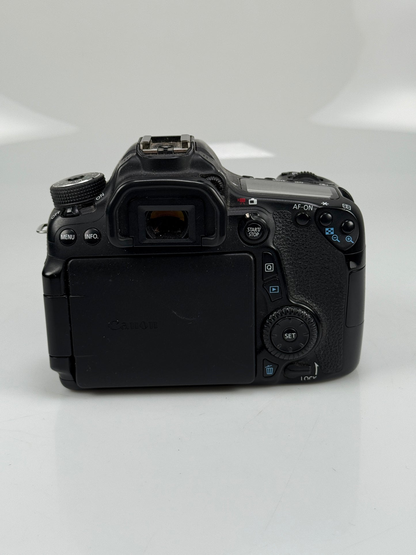 Canon EOS 70D Digital SLR 20.2MP Camera Body