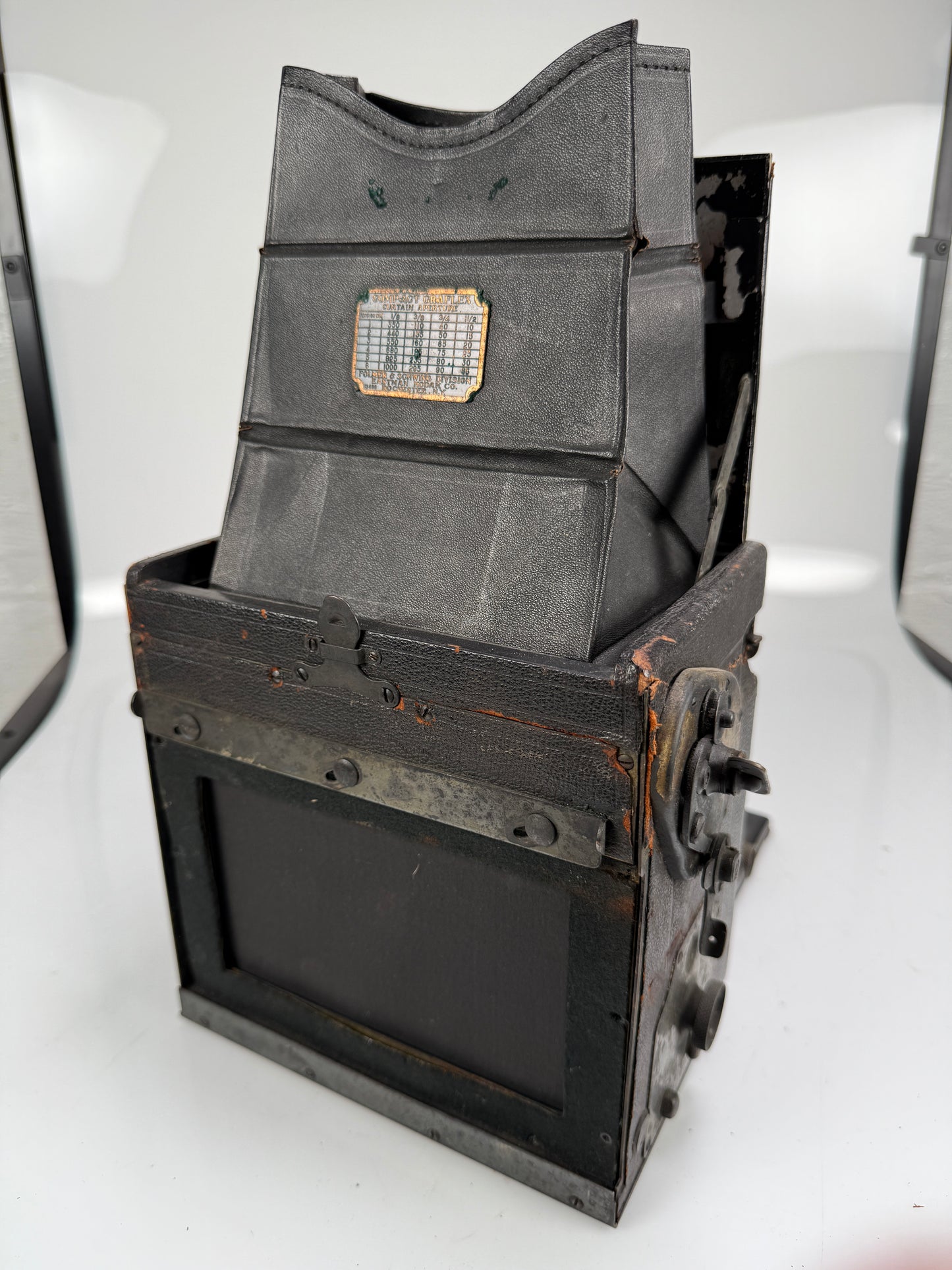 Compact Graflex 3¼x5½ SLR Focal Plane Shutter Camera with Kodak No 32 anastigmat lens