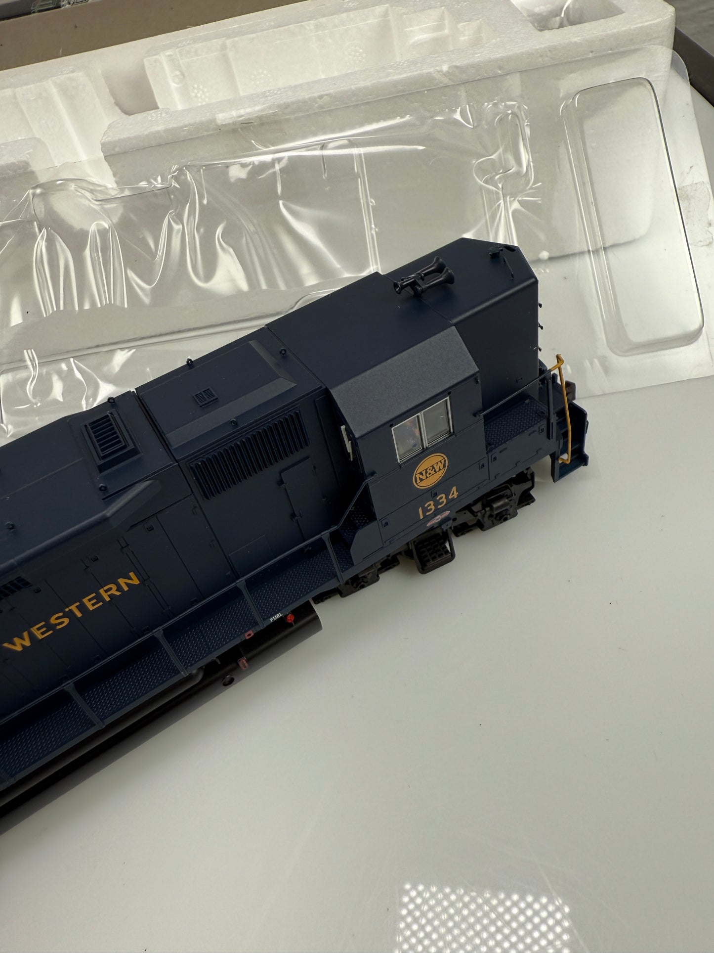 Atlas DCC System 8944 HO GP-40 High Nose Norfolk Western - 1334 Locomotive