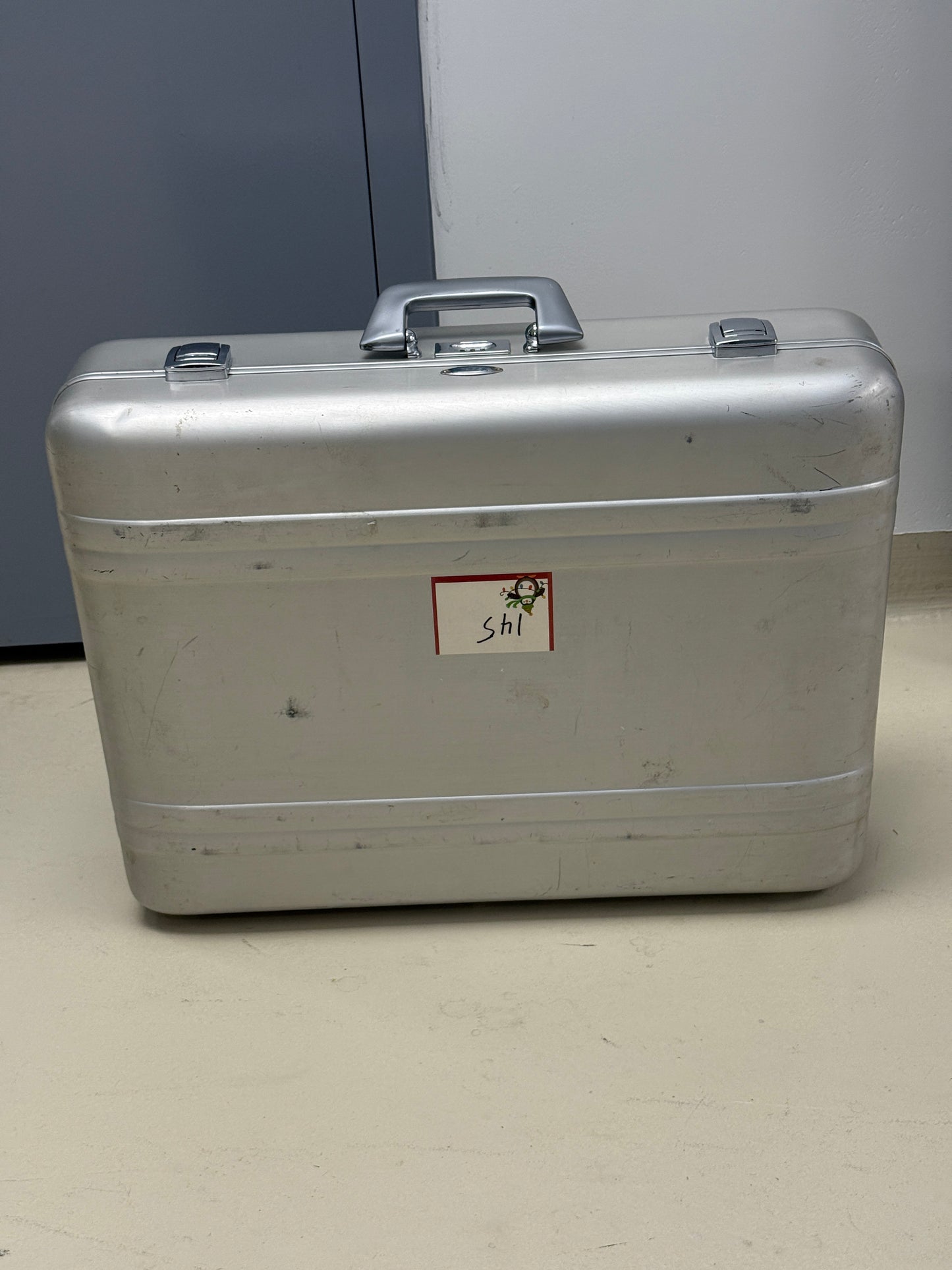 Zero Halliburton Aluminum camera Combo Lock Case 24x18x6