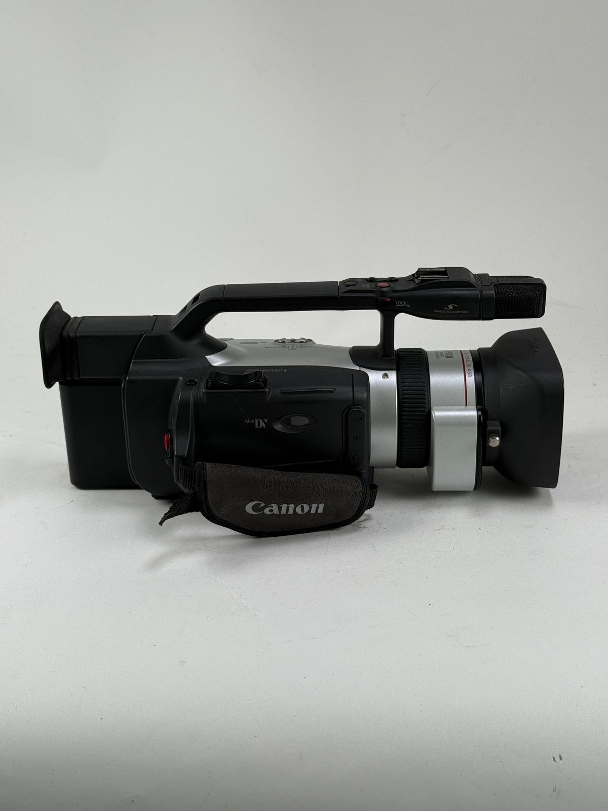 Canon DM-GL2 A Silver Lightweight MiniDV 3CCD Digital Video Camcorder