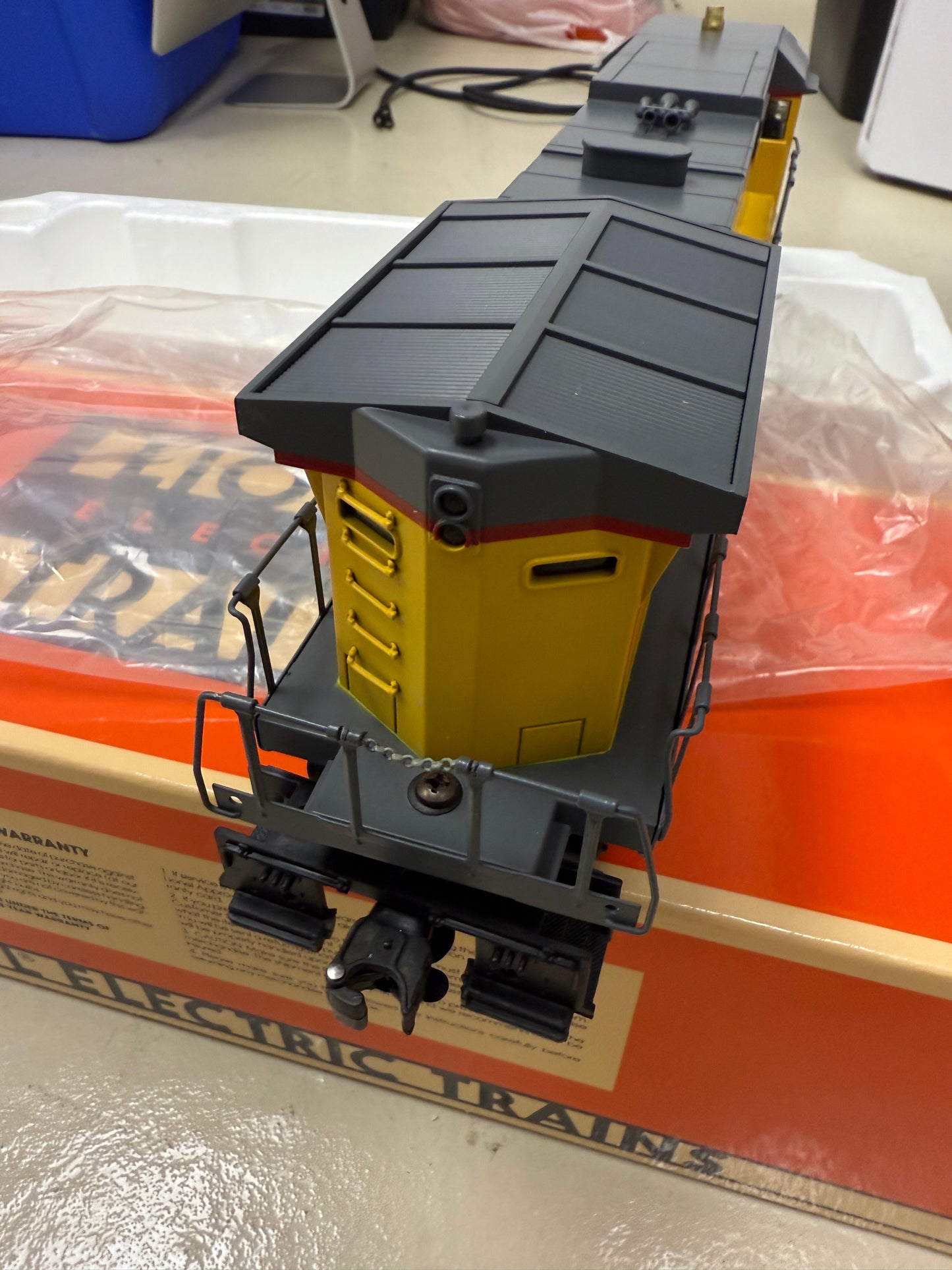 Lionel O Gauge Union Pacific Smooth Side Passenger set with DASH-8 40C locomotive