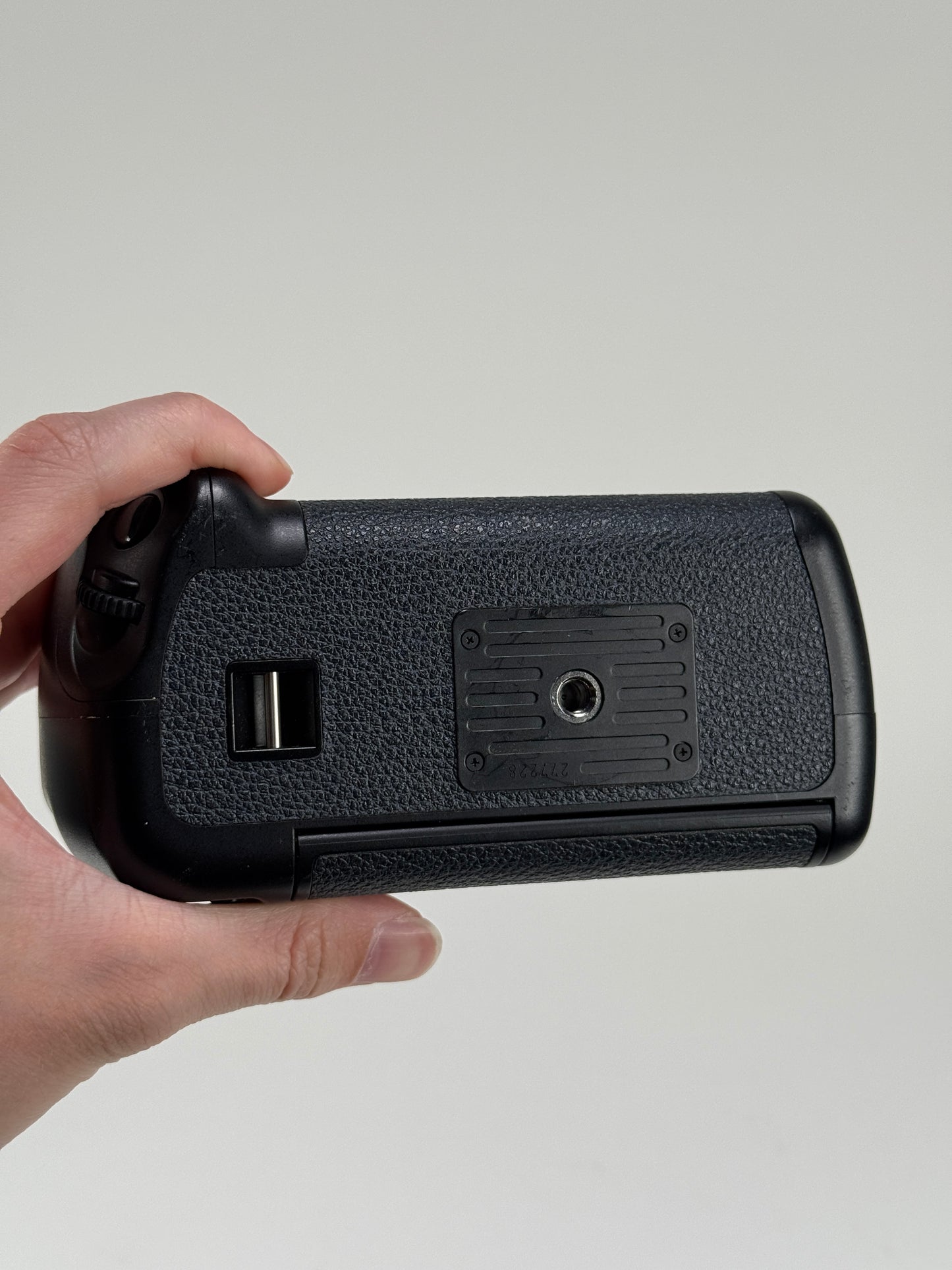 Genuine Canon Battery Grip BG-ED3 for Canon EOS 10D, D30, D60 Cameras