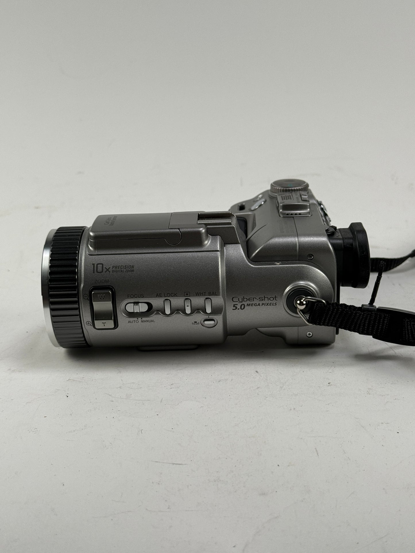 Sony Cyber-shot DSC-F707 Digital Camera 5.0MP Silver 5X Zoom