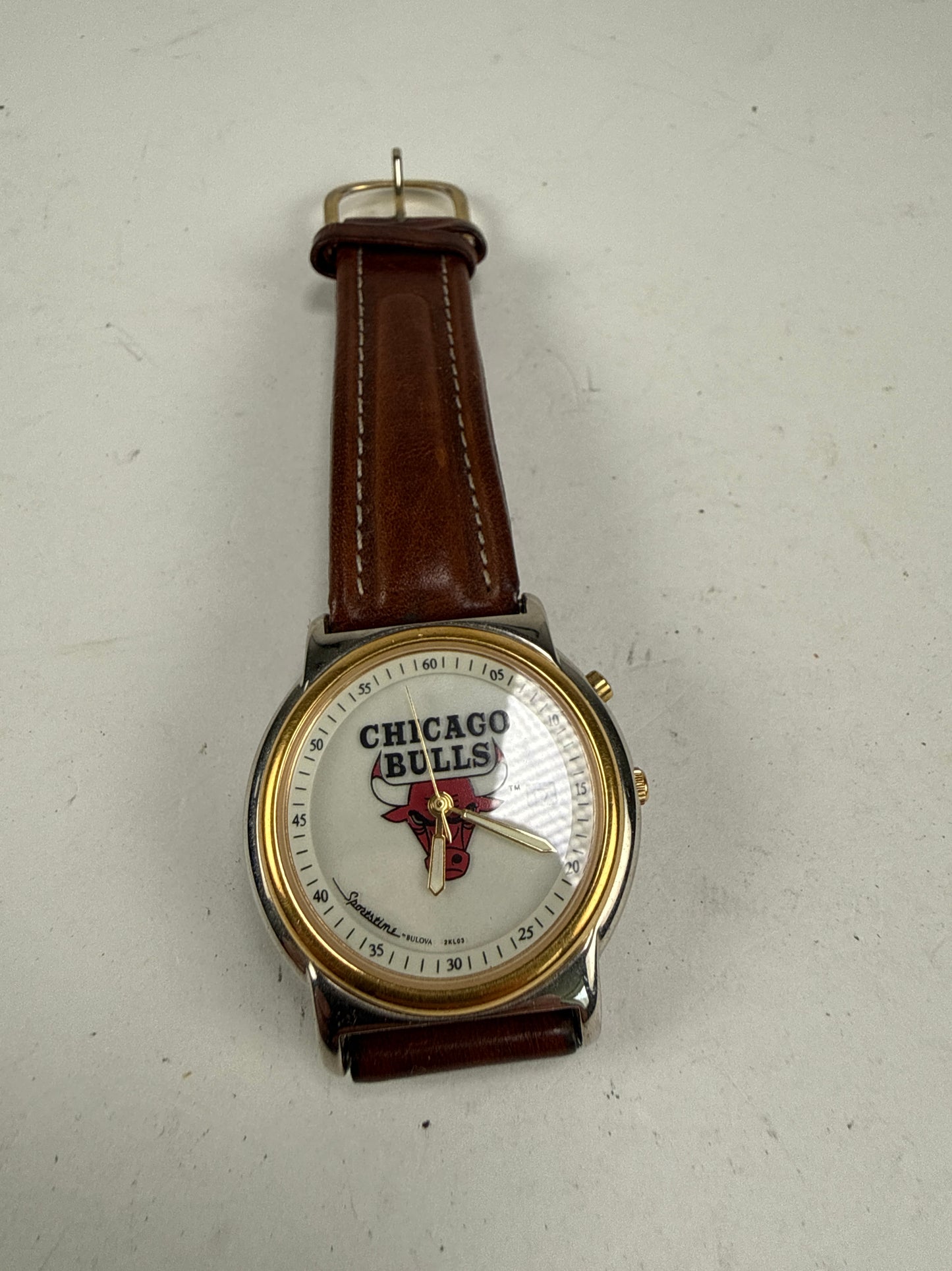 Vintage BULOVA sportstime 2KL03 Chicago Bulls NBA watch gold tone