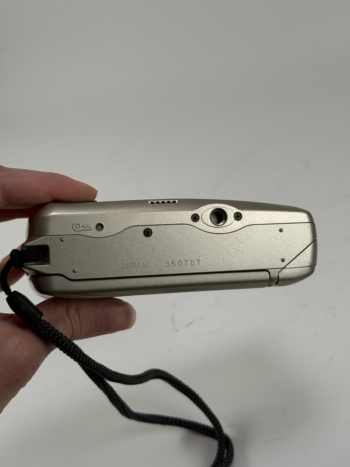 Yashica T4 T* Carl Zeiss 35mm F3.5 Camera Silver Champagne