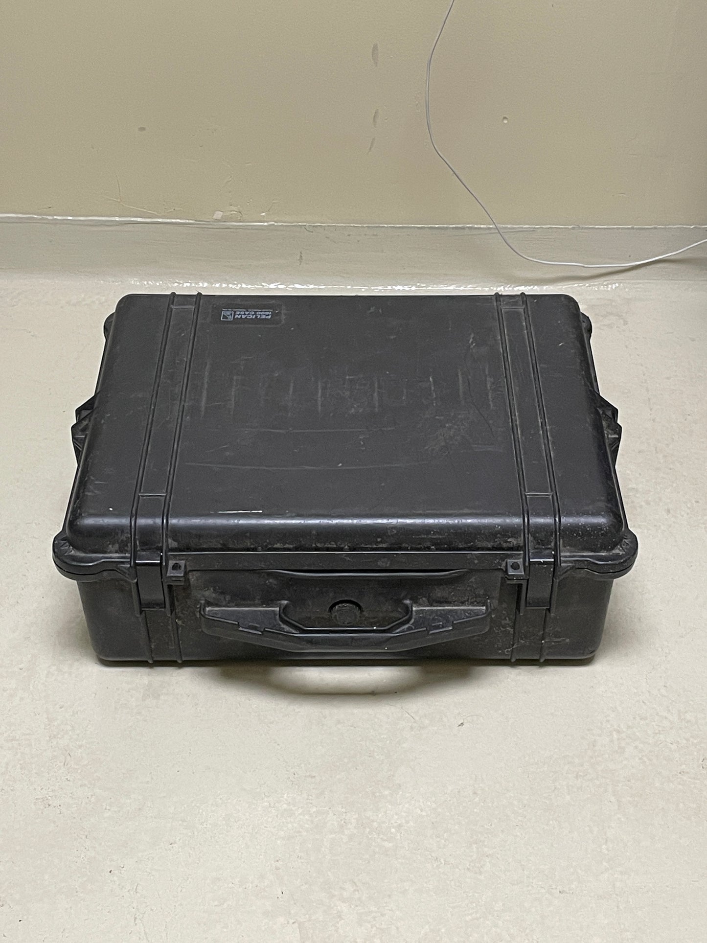 Pelican 1600 Case Rugged Waterproof Crushproof Transport Protection Carry black