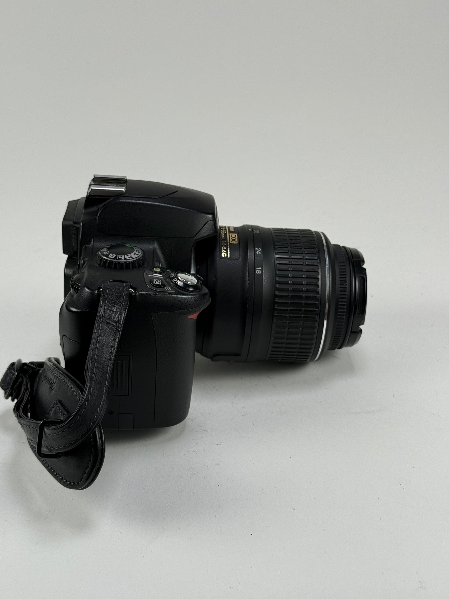 Nikon D D40 Digital SLR Camera - Kit with 18-55mm f3.5-5.6 Lens