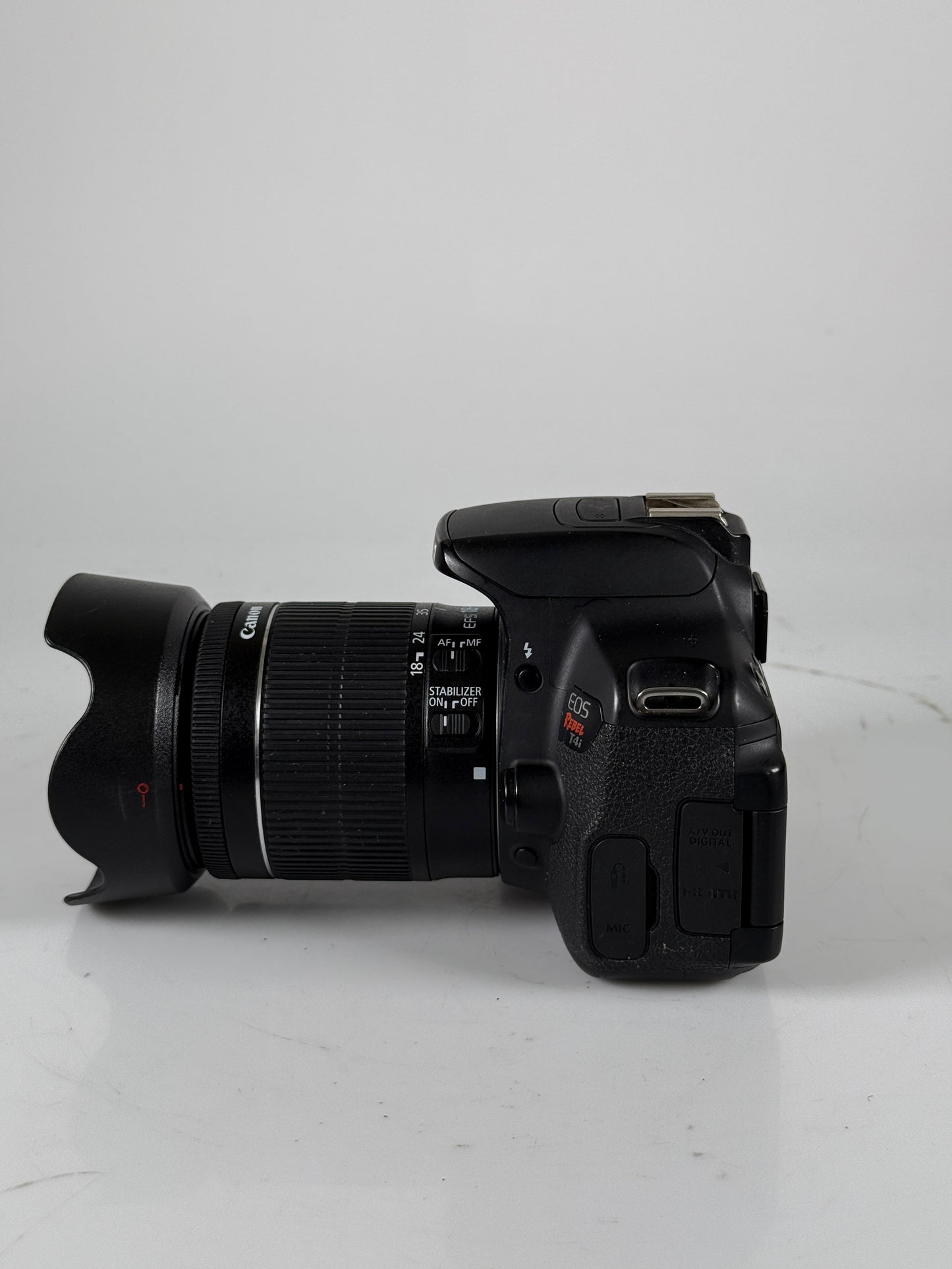 Canon EOS Rebel T4i 18.0 MP Digital SLR Camera 650D - w/ 18-55mm lens
