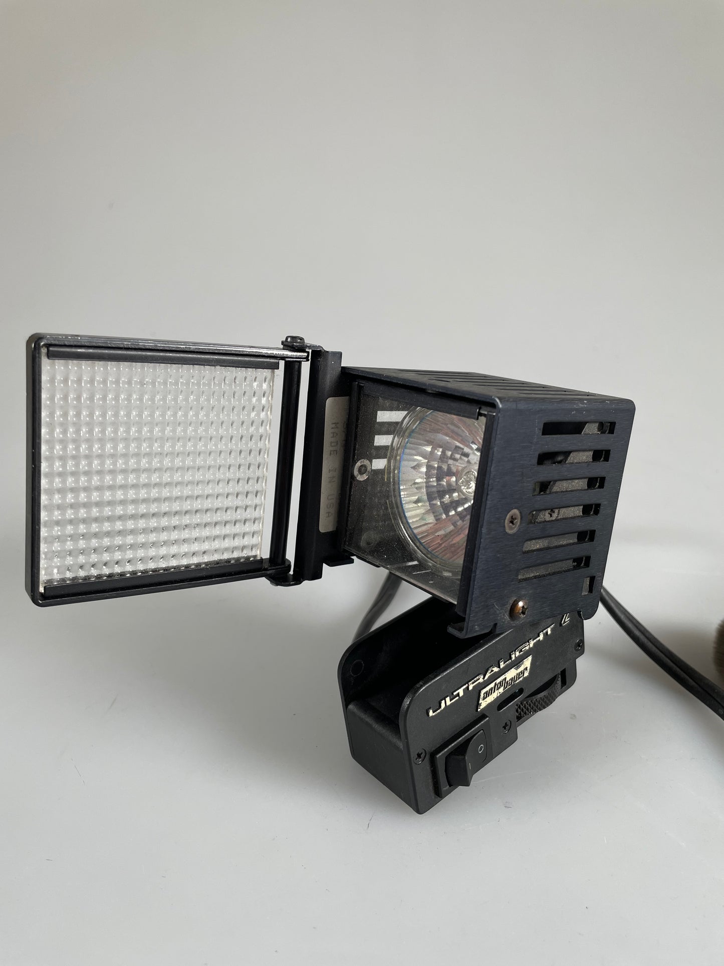 Anton Bauer Ultralight-2 Light with D Tap Power Cable with diffuser