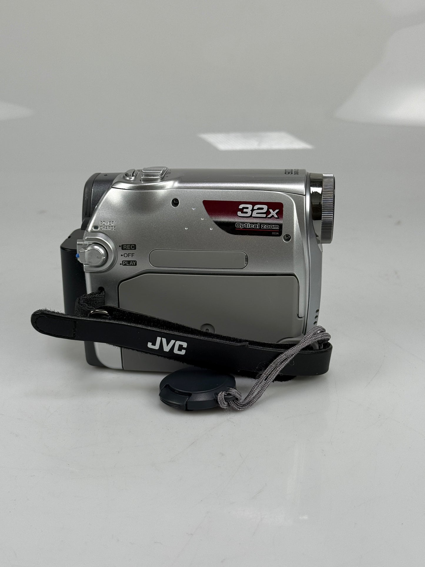 JVC GR-D372U MiniDV Camcorder 32x Optical Zoom LCD Screen