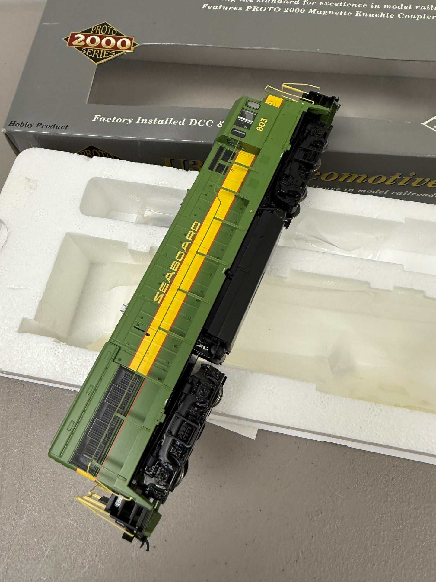 Proto 31409 U30B 2000 series locomotive HO Seaboard 803 sound & DCC