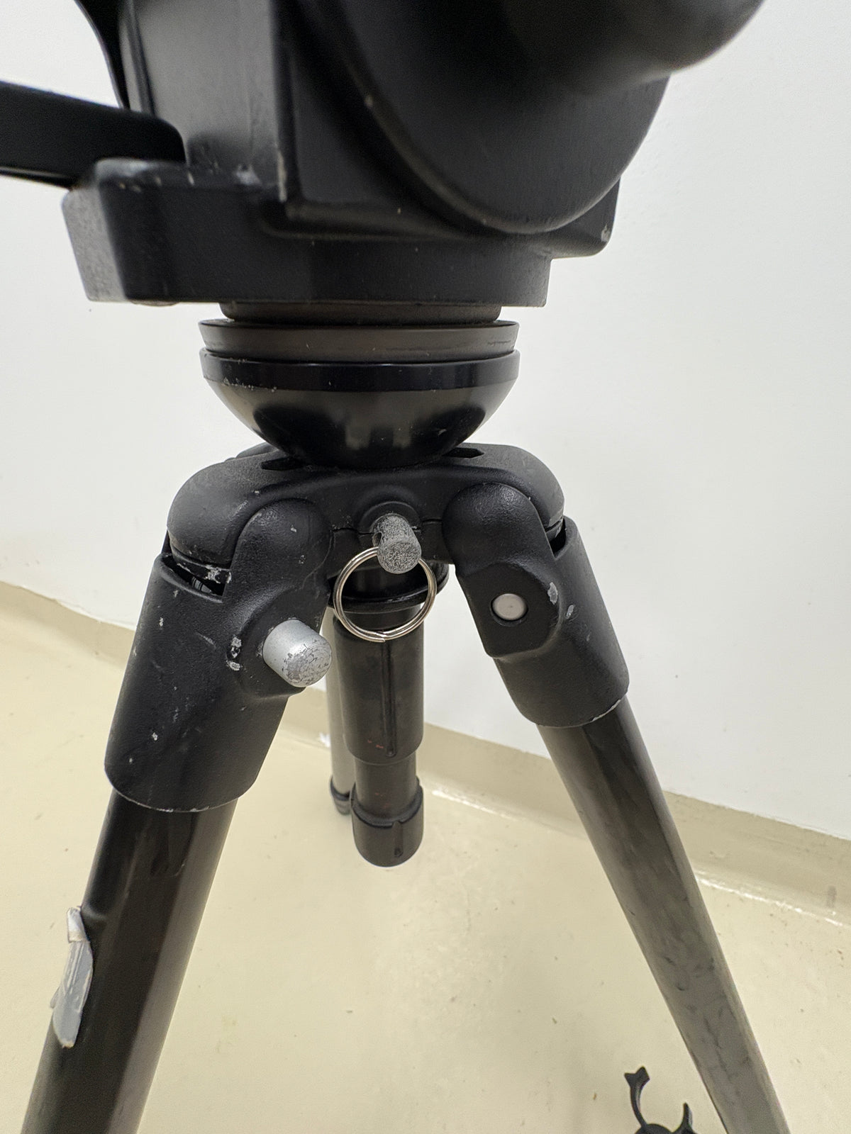 Manfrotto Carbon One 442 Tripod Legs with 501 fluid head