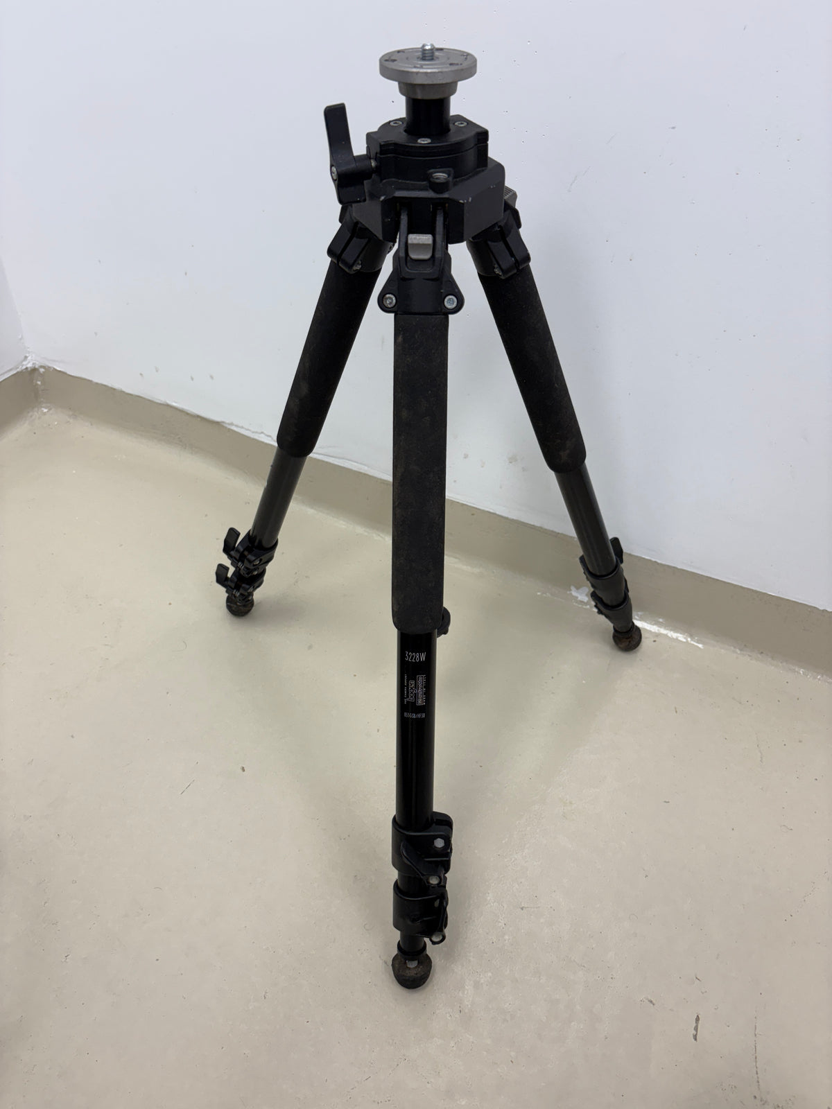 Bogen 3228W Aluminum Tripod Legs only