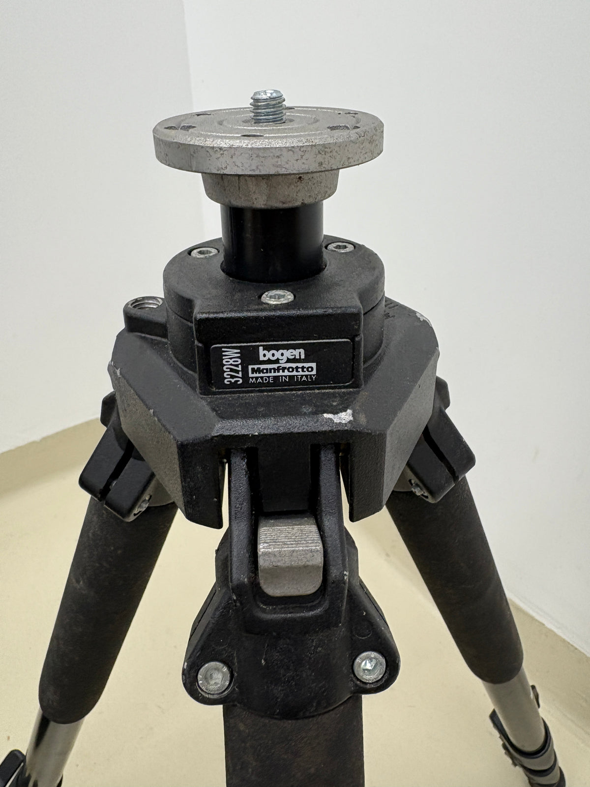 Bogen 3228W Aluminum Tripod Legs only
