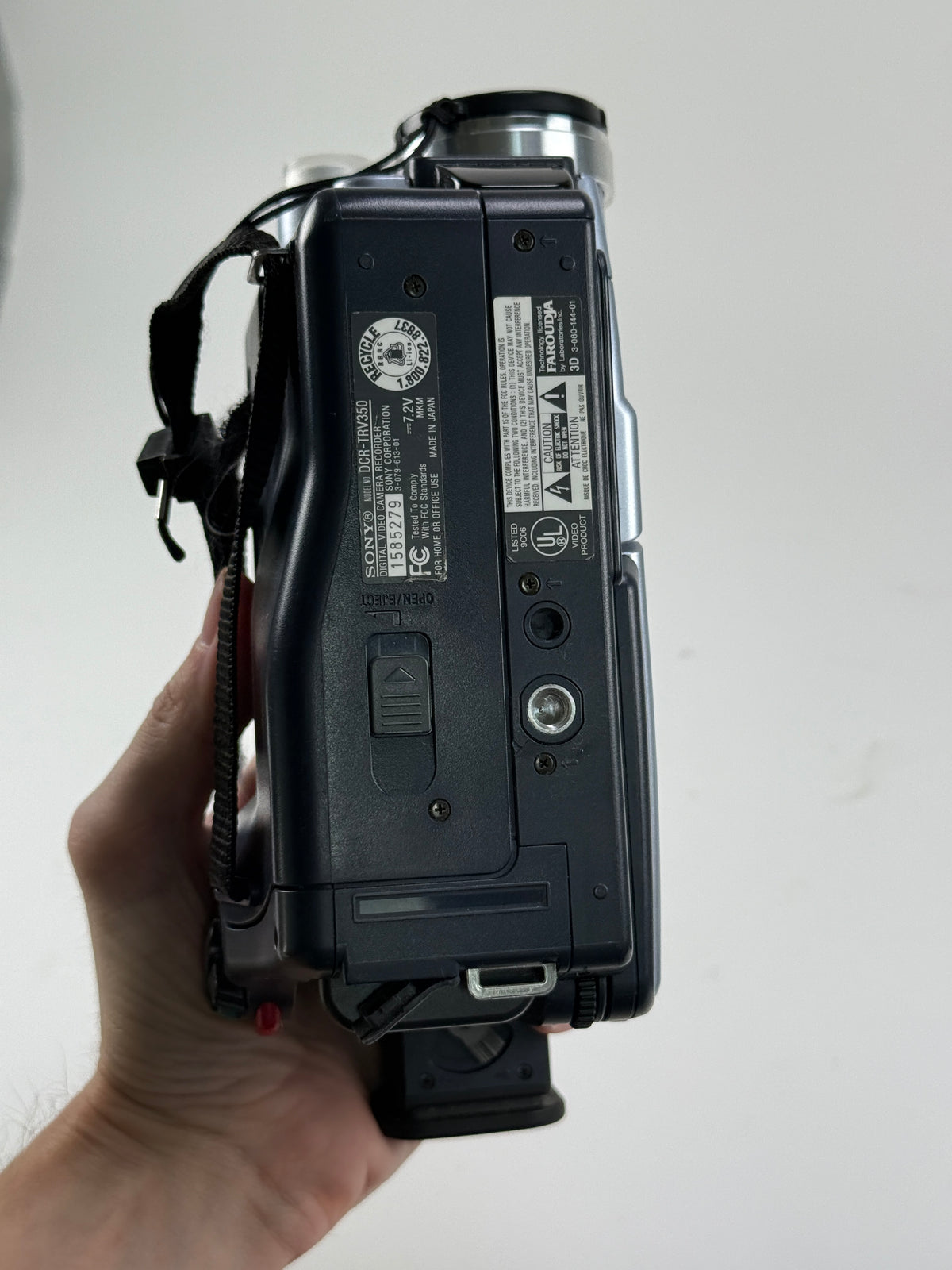 Sony Handycam DCR-TRV350 Digital8 Hi8 Video8 Camcorder