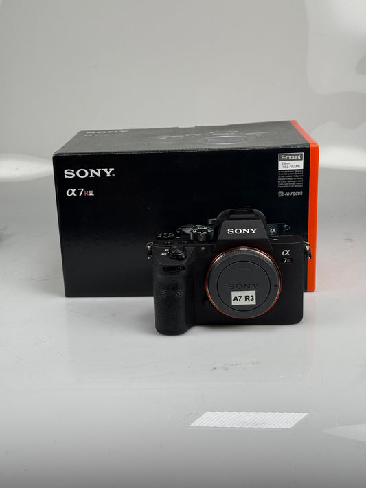 Sony Alpha A7R III A7R3 A7RIII 42.4MP Mirrorless Digital Camera