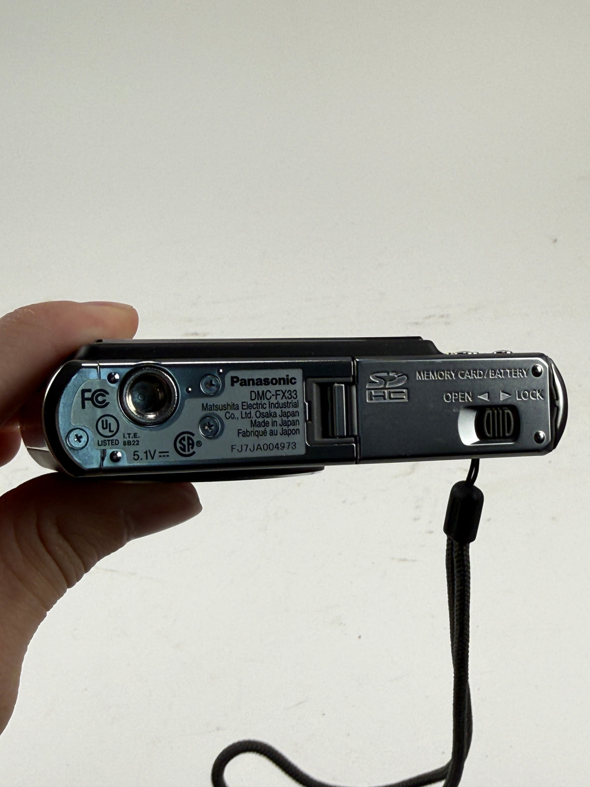 Panasonic Lumix DMC-FX33 White 8.1MP Compact Digital Camera Leica Zoom CCD