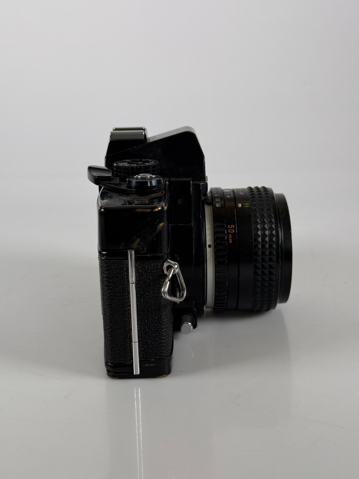 Minolta SRT 201 35mm film camera body with MD  50mm f1.7 lens