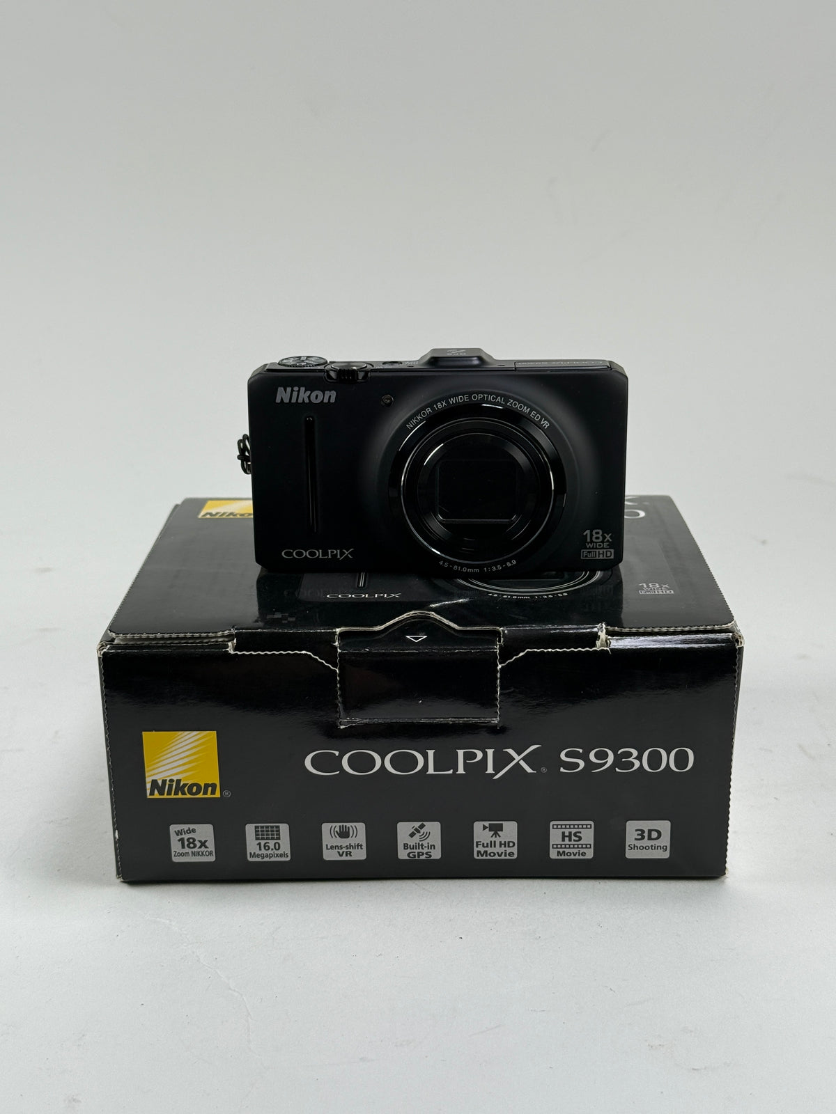 Nikon COOLPIX S9300 16.0MP Digital Camera 18x Optica Zoom Silver