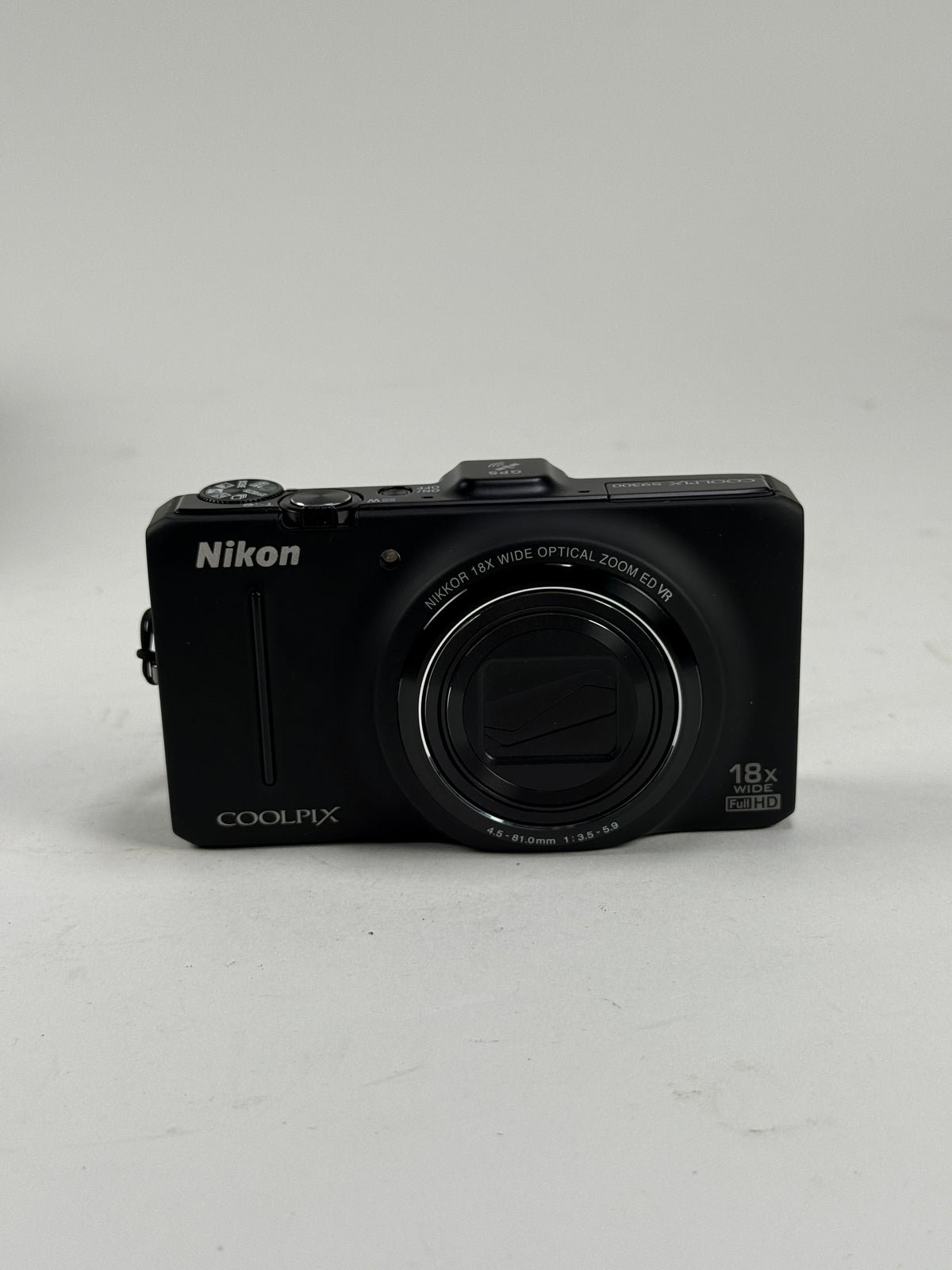 Nikon COOLPIX S9300 16.0MP Digital Camera 18x Optica Zoom Silver