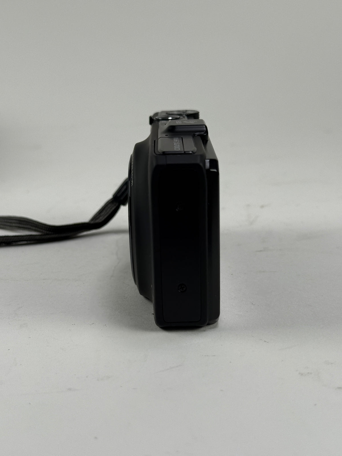 Nikon COOLPIX S9300 16.0MP Digital Camera 18x Optica Zoom Silver