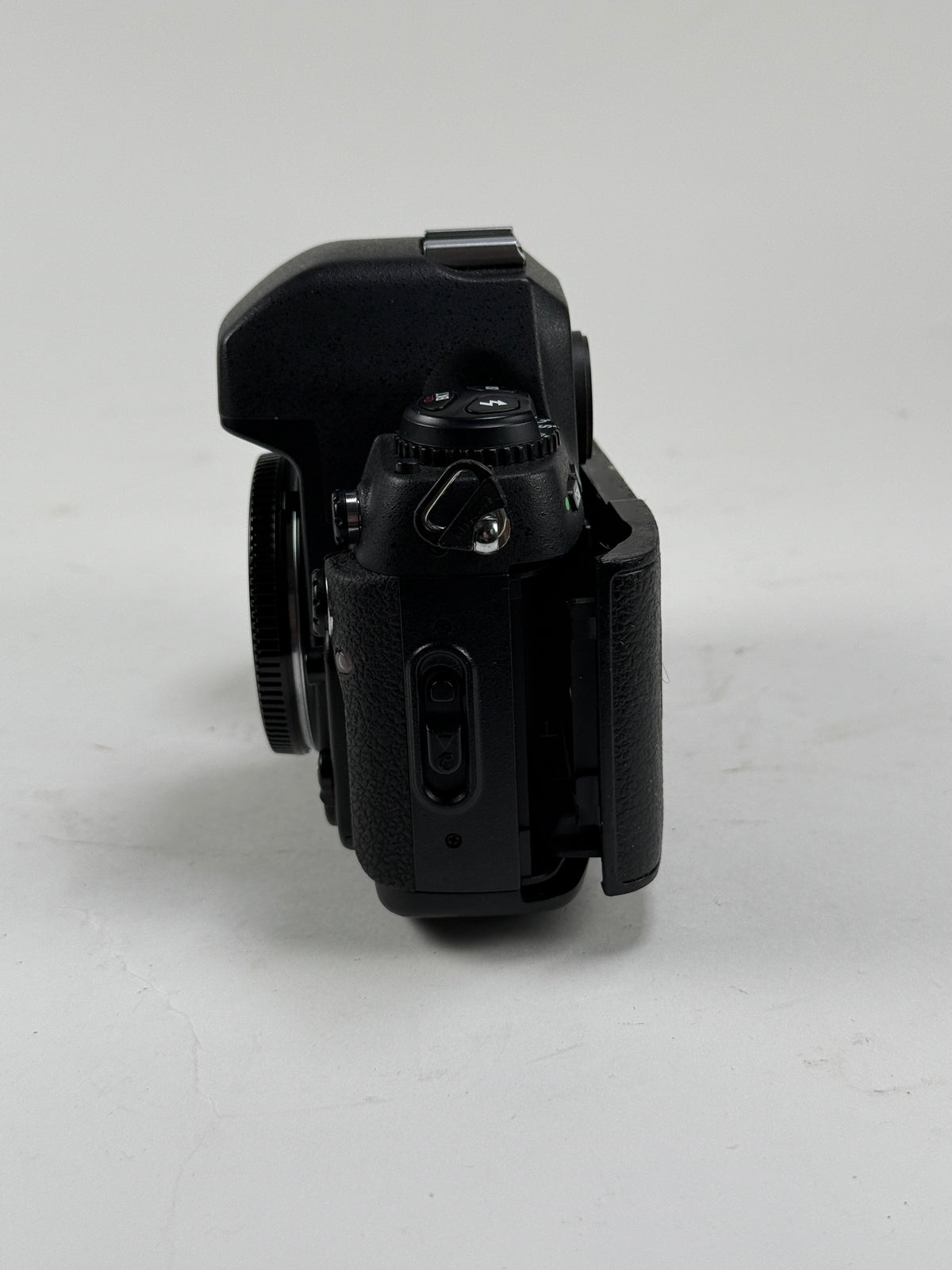 Nikon F100 35mm Camera Body Only