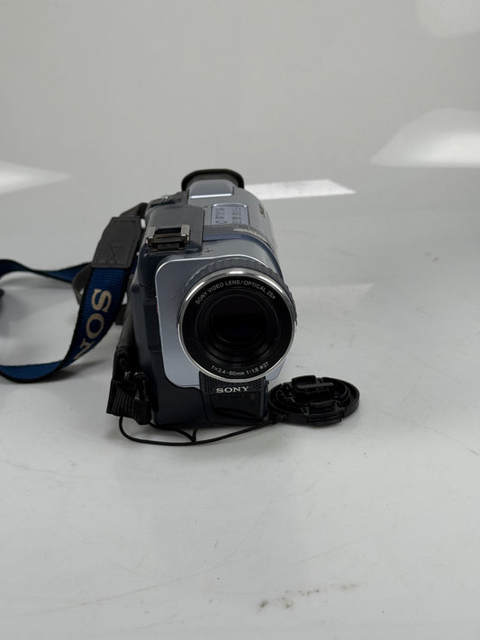 Sony DCR-TRV340 Digital 8 Handycam Camcorder