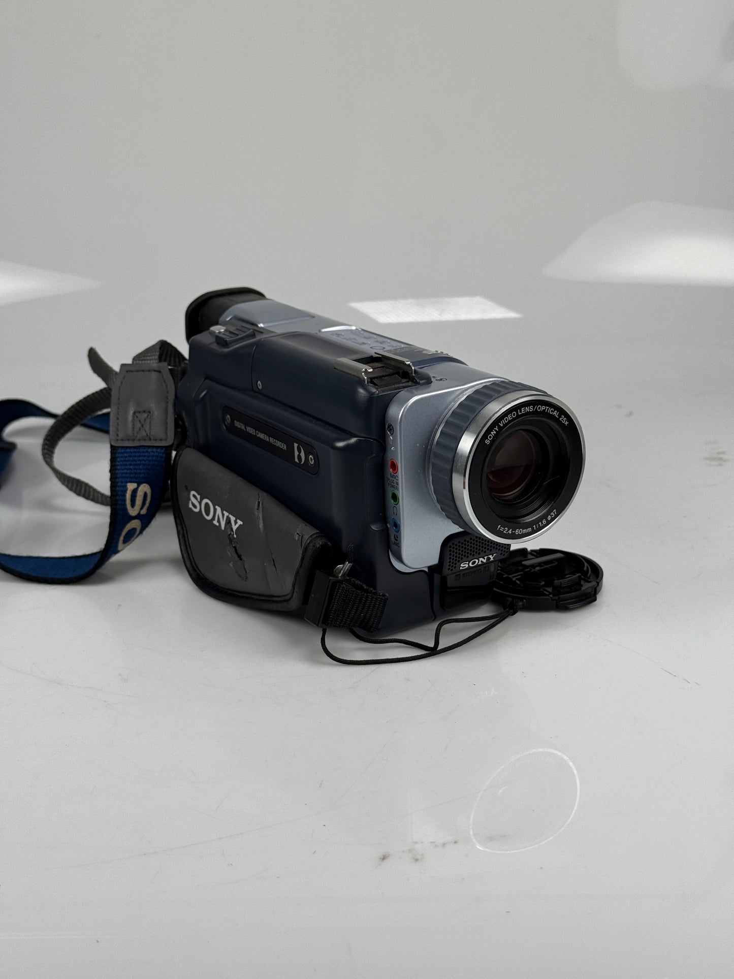 Sony DCR-TRV340 Digital 8 Handycam Camcorder