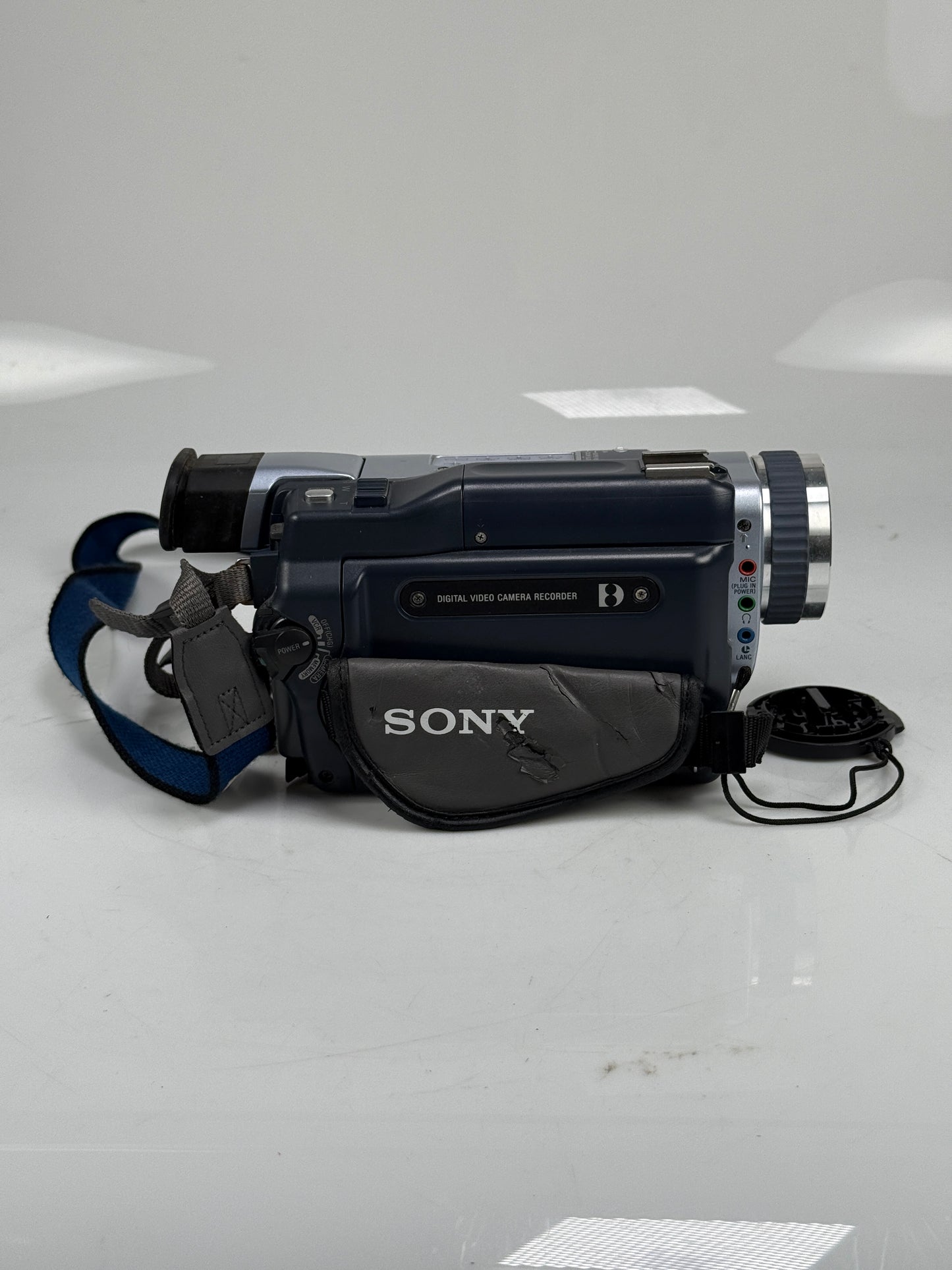 Sony DCR-TRV340 Digital 8 Handycam Camcorder