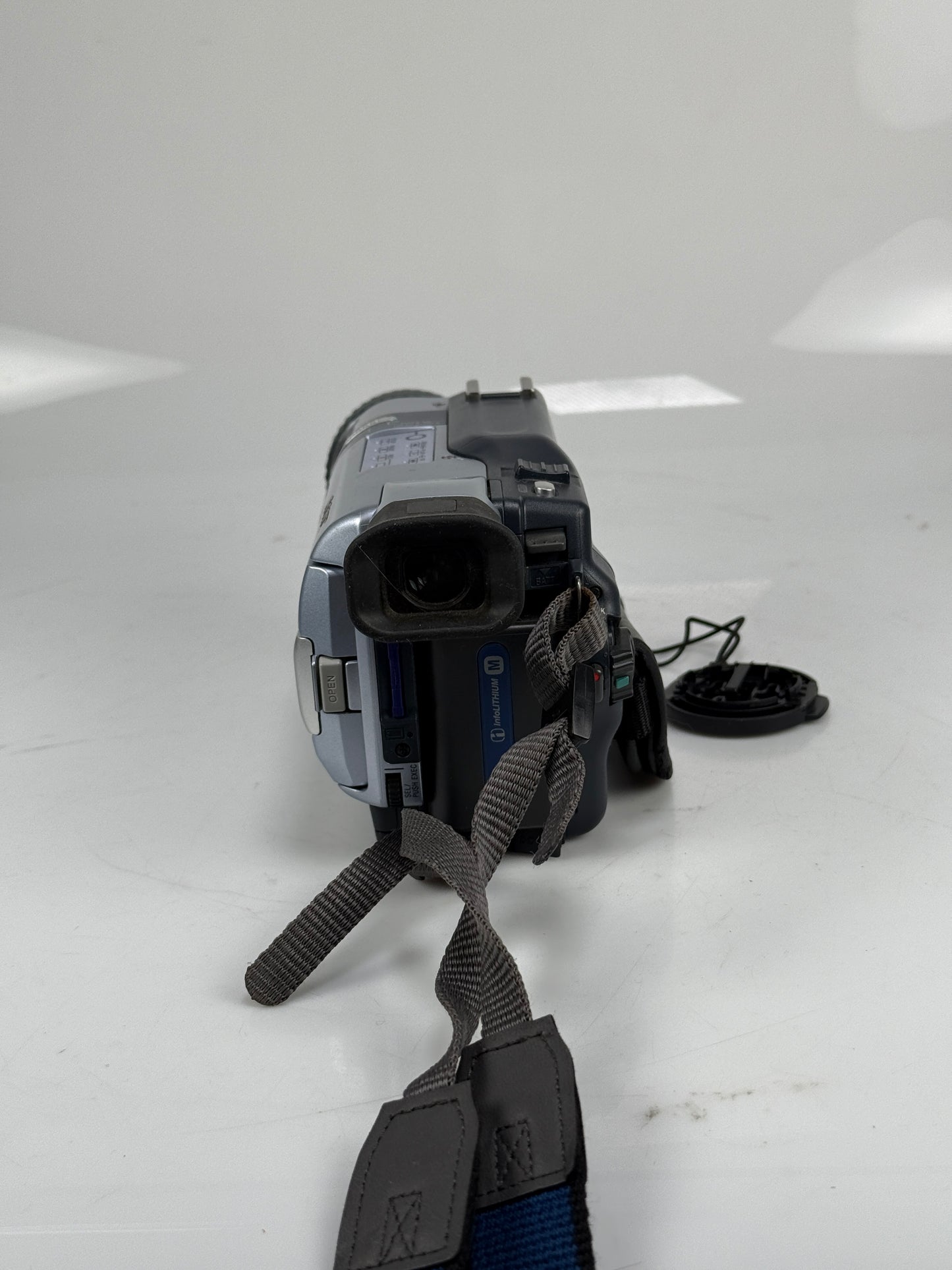 Sony DCR-TRV340 Digital 8 Handycam Camcorder