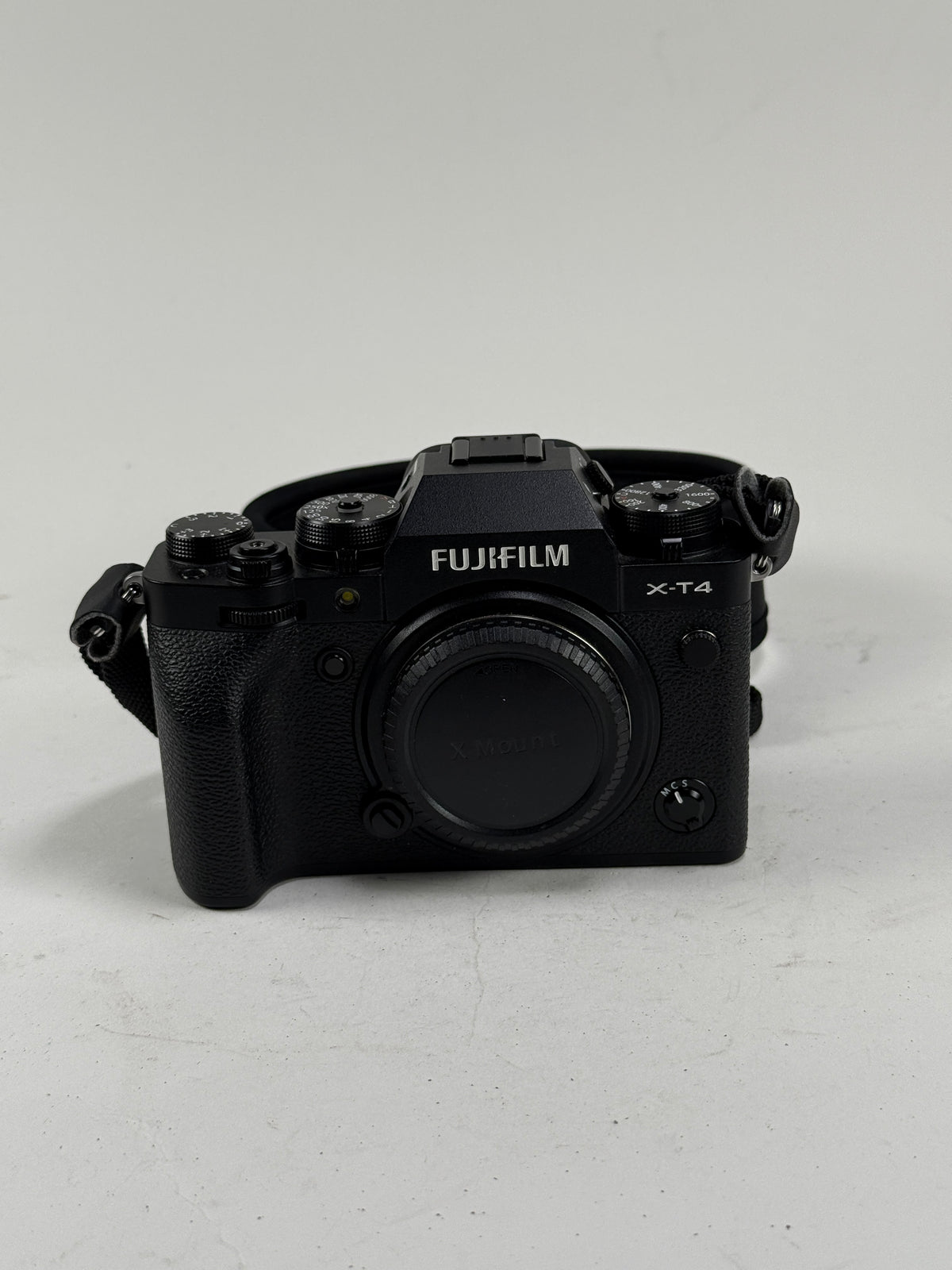 Fuji Fujifilm XT4 XT-4 26.1MP Black Body Only