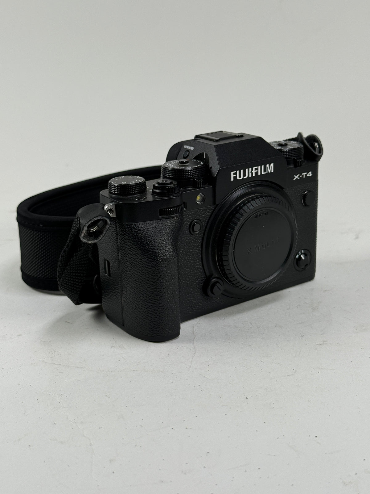 Fuji Fujifilm XT4 XT-4 26.1MP Black Body Only