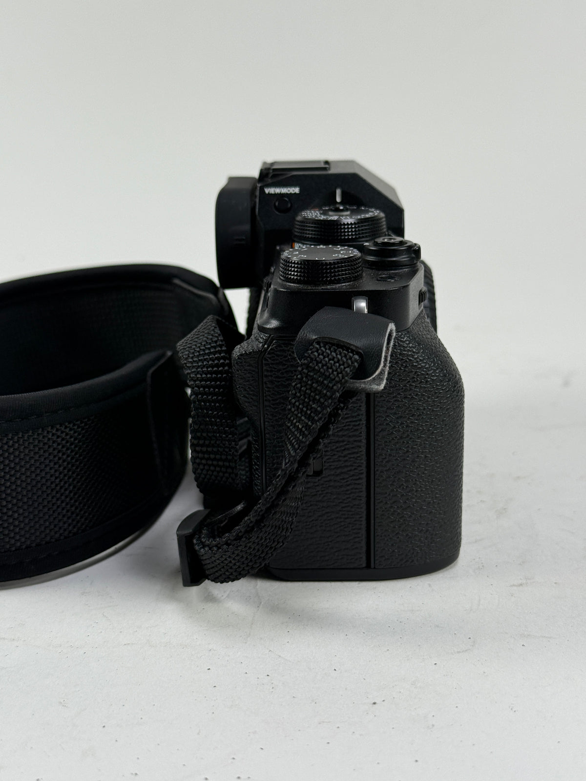 Fuji Fujifilm XT4 XT-4 26.1MP Black Body Only