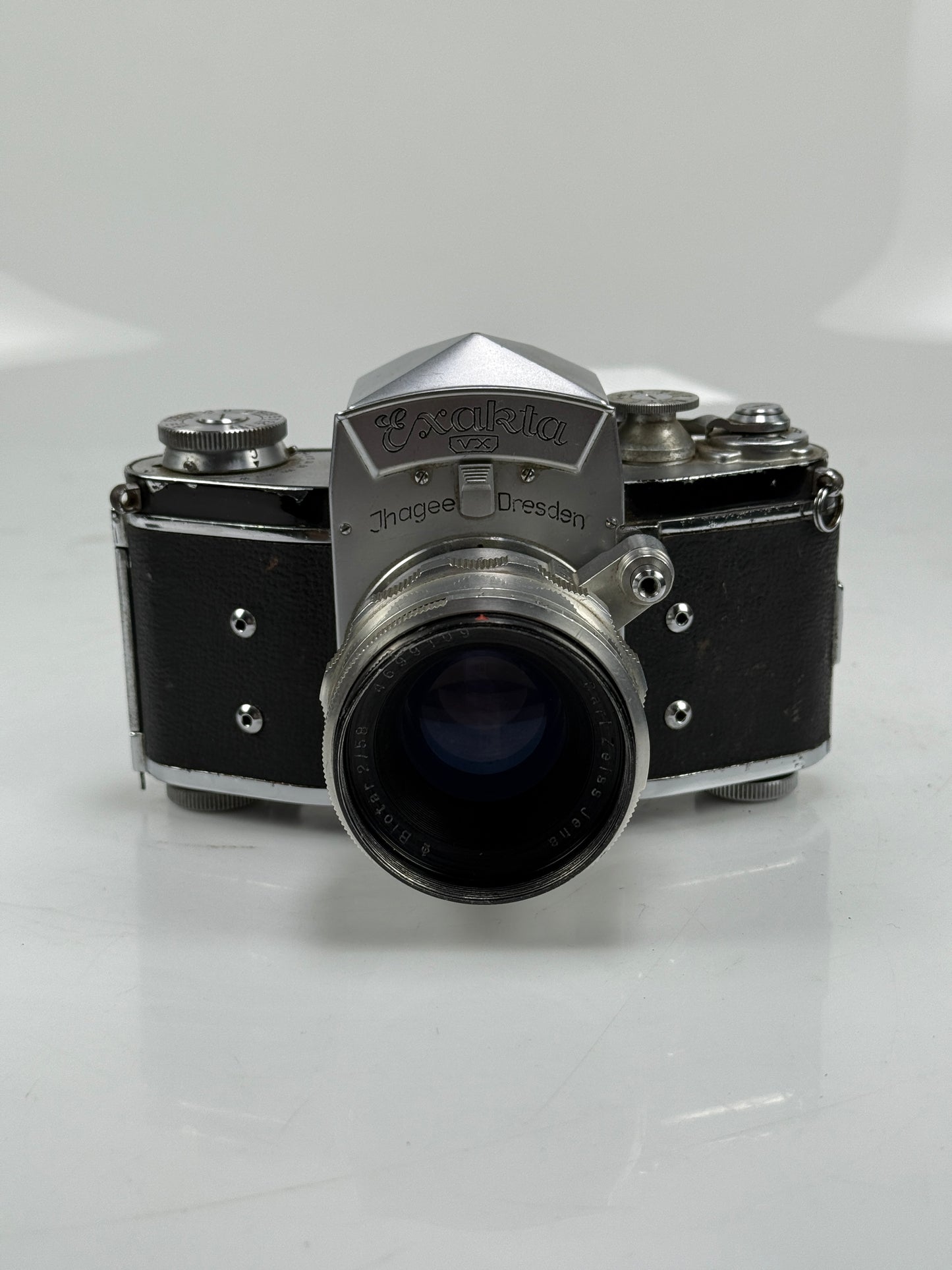 Exakta film camera w/ Carl Zeiss Jena Biotar 58mm F2 Lens