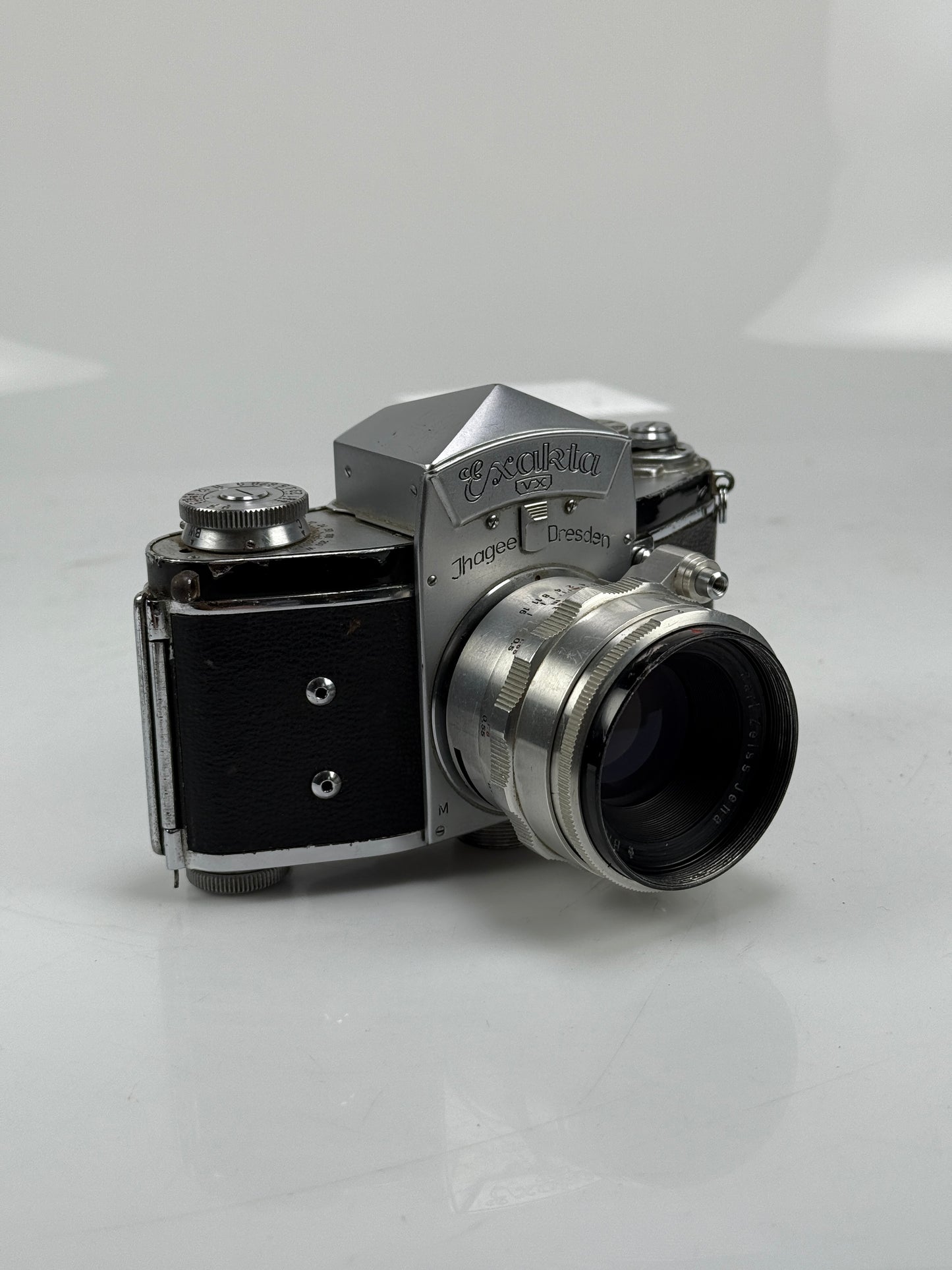 Exakta film camera w/ Carl Zeiss Jena Biotar 58mm F2 Lens