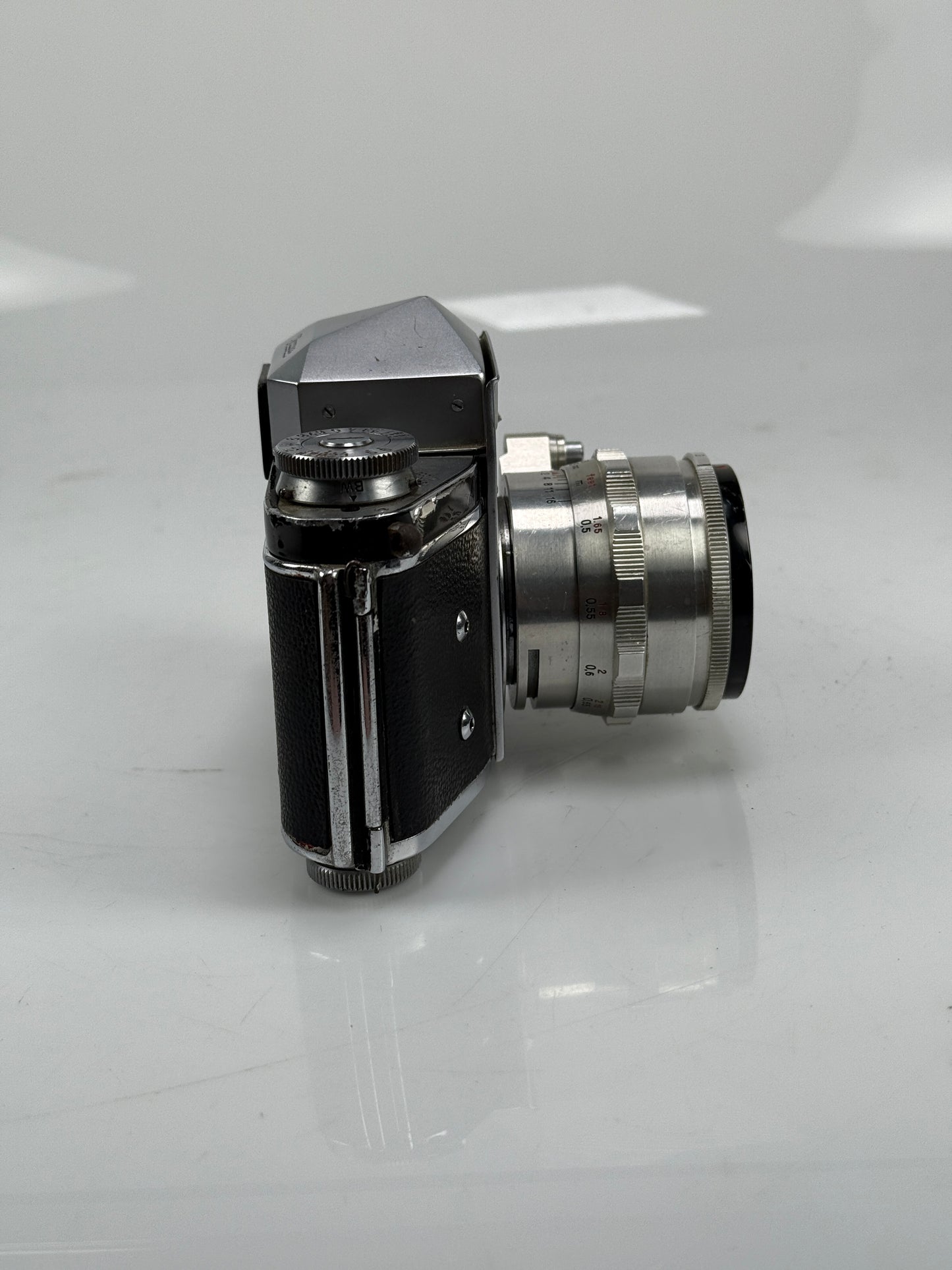 Exakta film camera w/ Carl Zeiss Jena Biotar 58mm F2 Lens